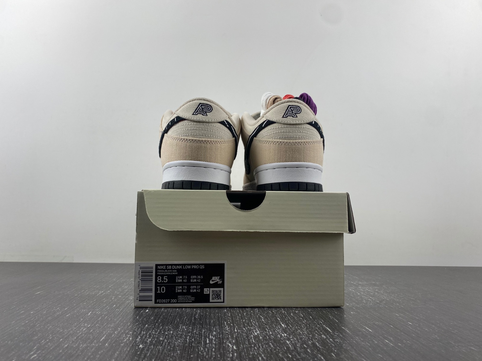 albino & preto x nike dunk sb low fd2627-200
