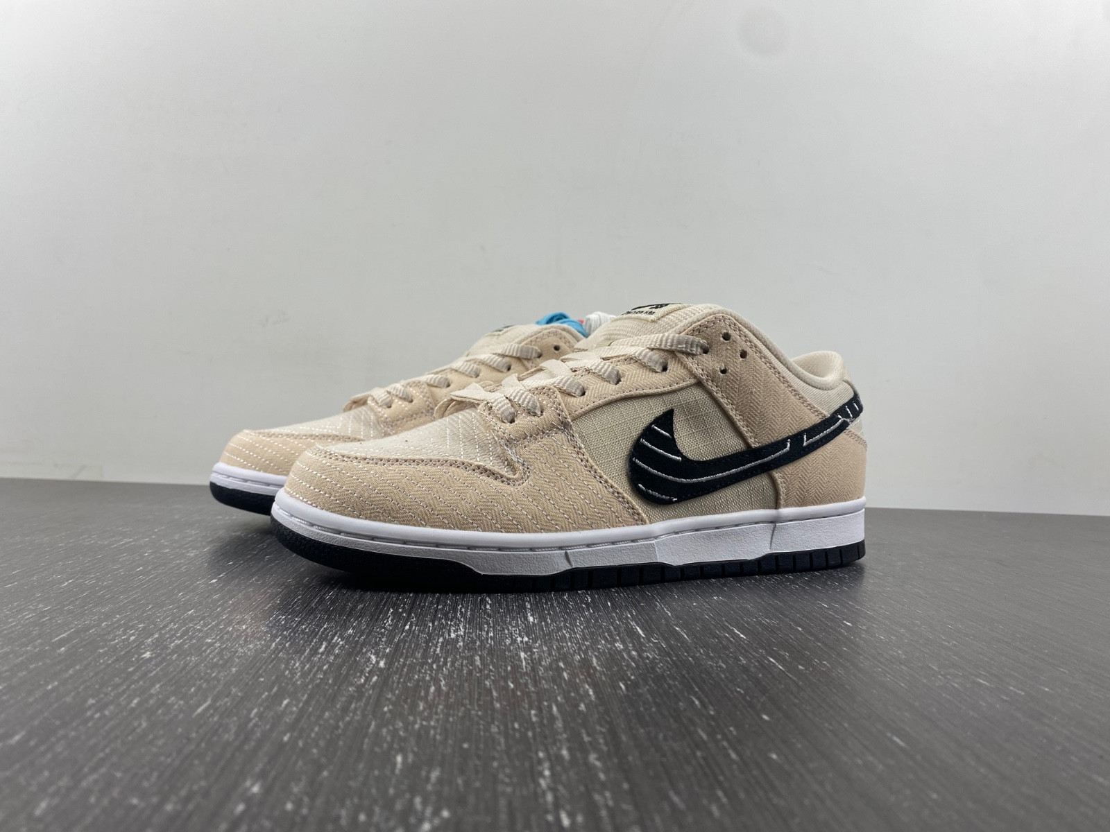 albino & preto x nike dunk sb low fd2627-200