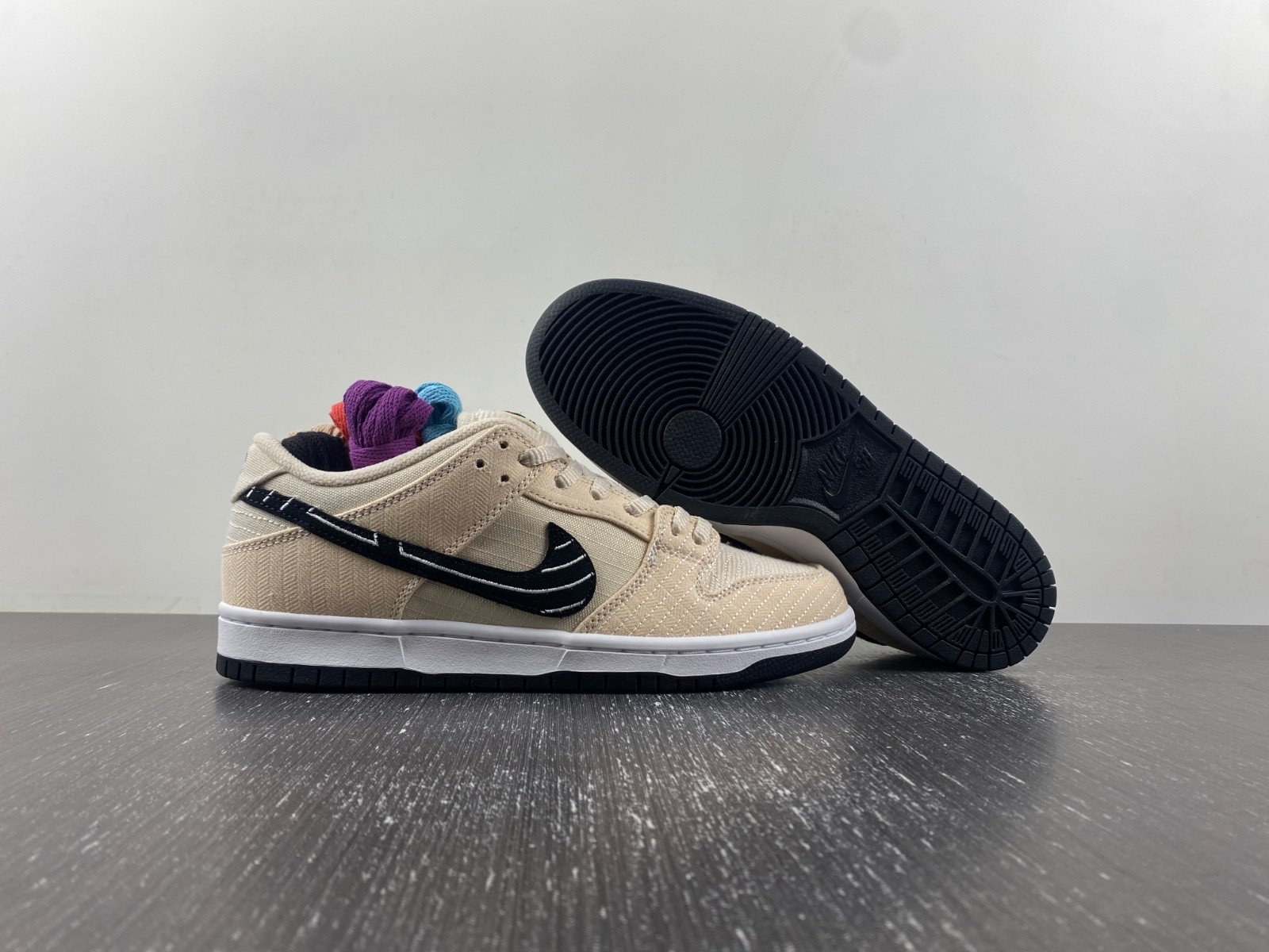 albino & preto x nike dunk sb low fd2627-200