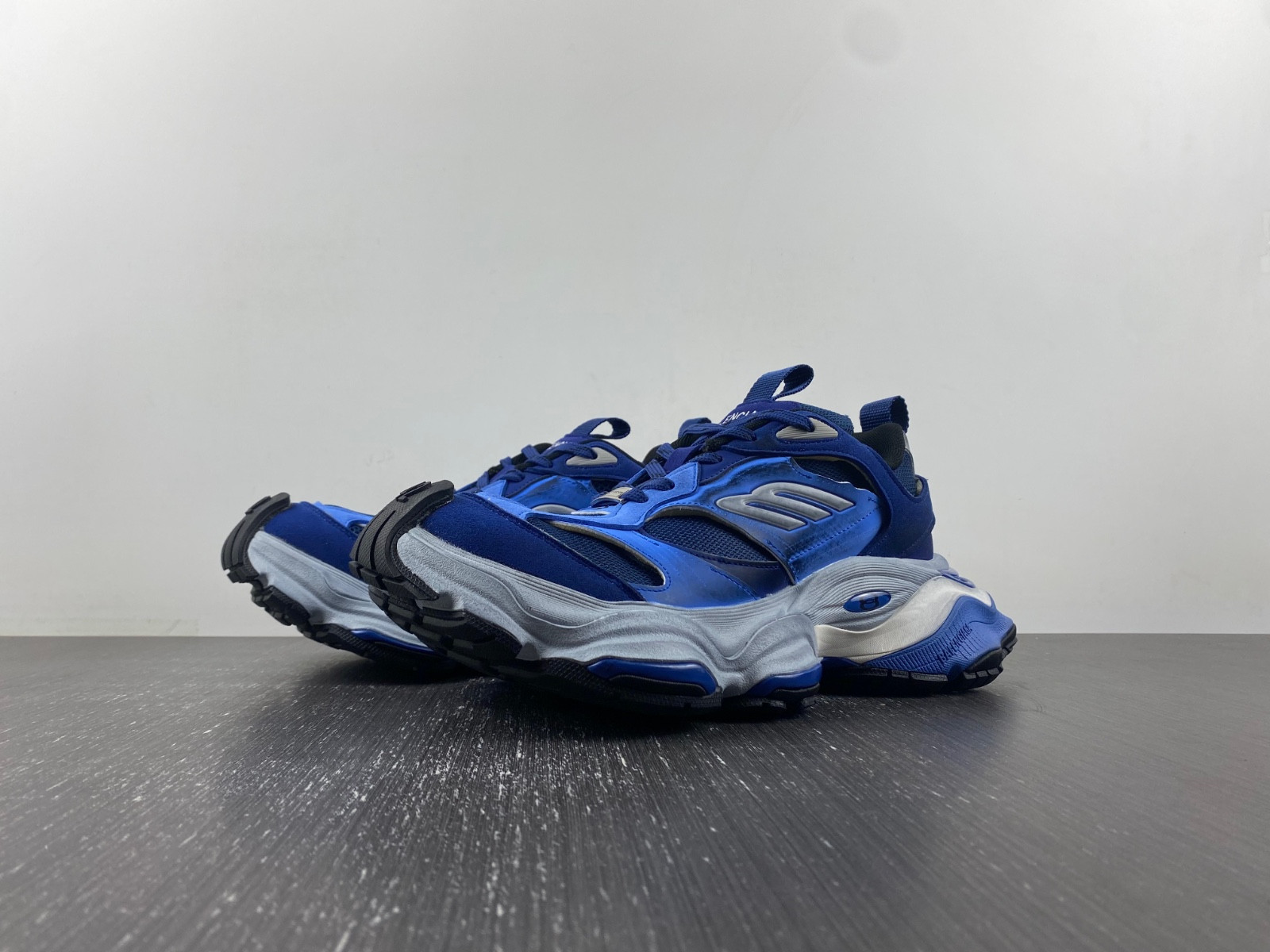 Ba*len*cia*ga men''s cargo sneaker