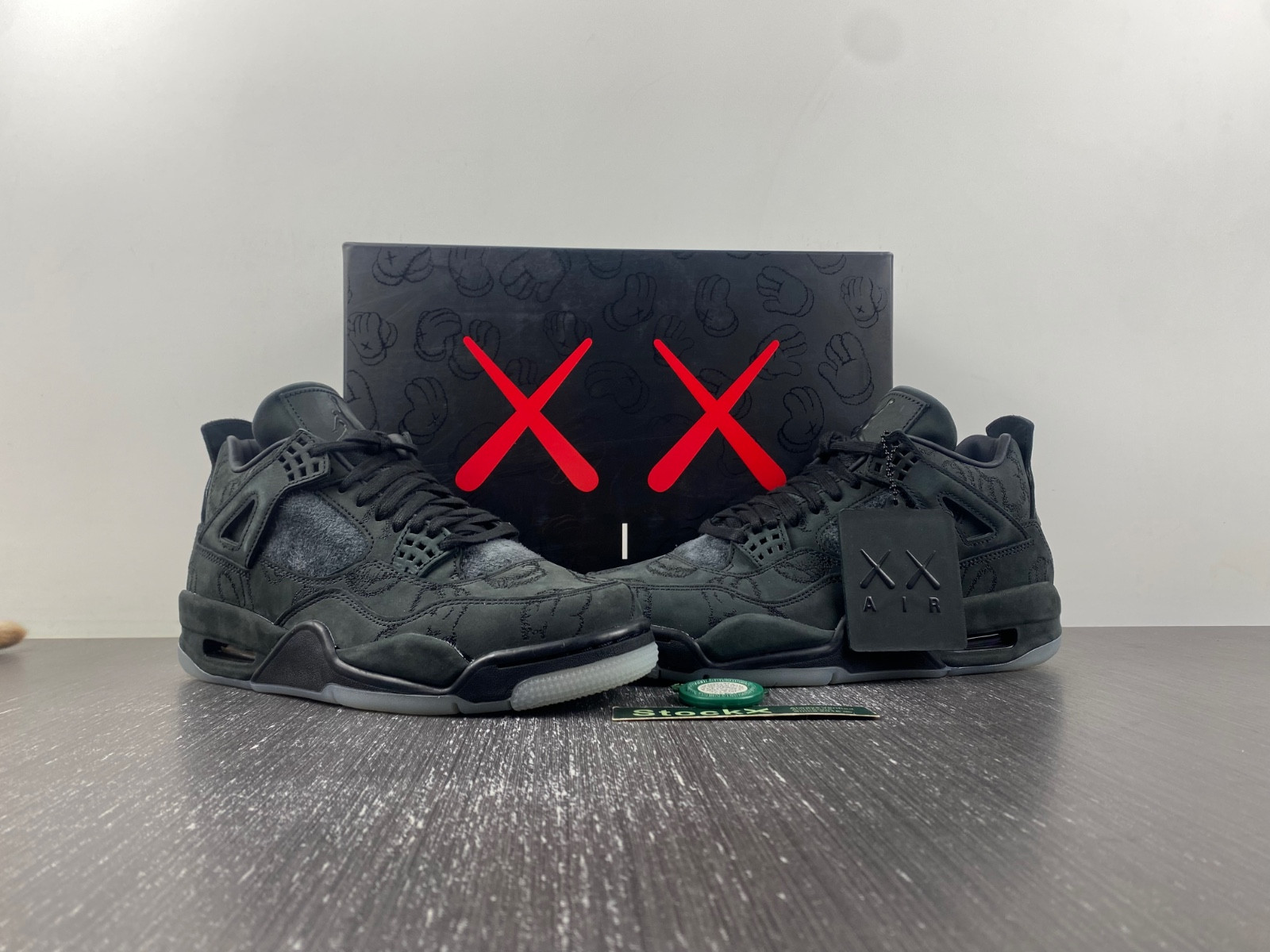 kaws x air jordan 4 retro 