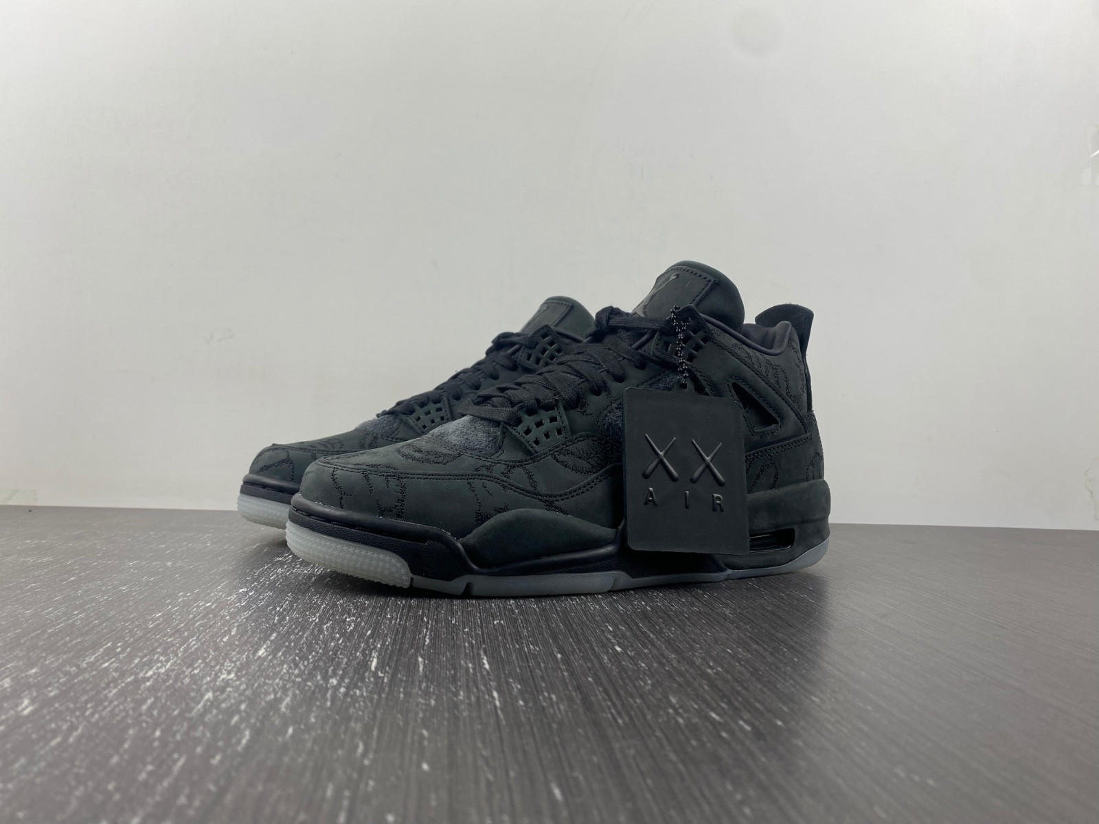 kaws x air jordan 4 retro ''black'' - 930155 001
