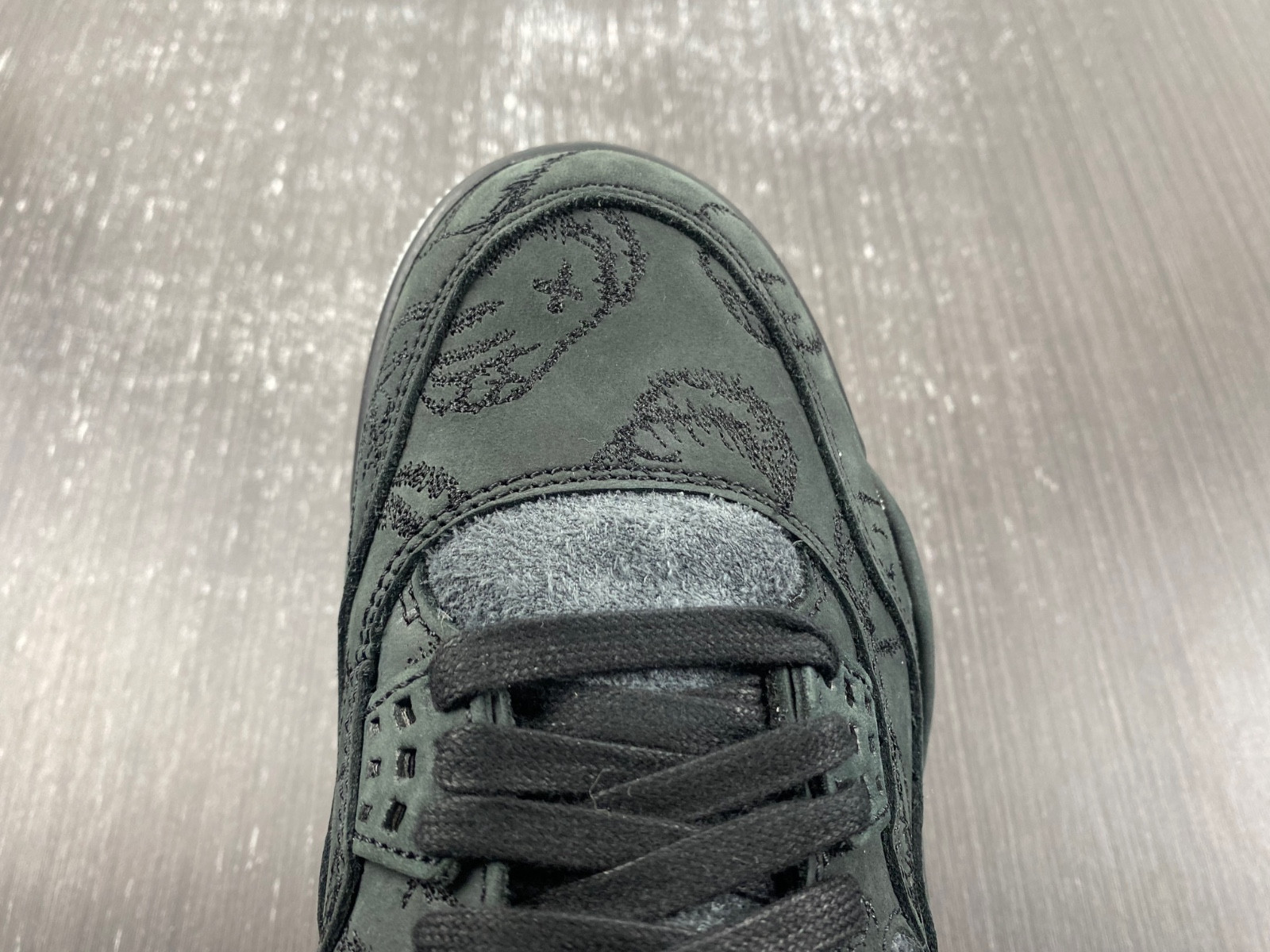 kaws x air jordan 4 retro 