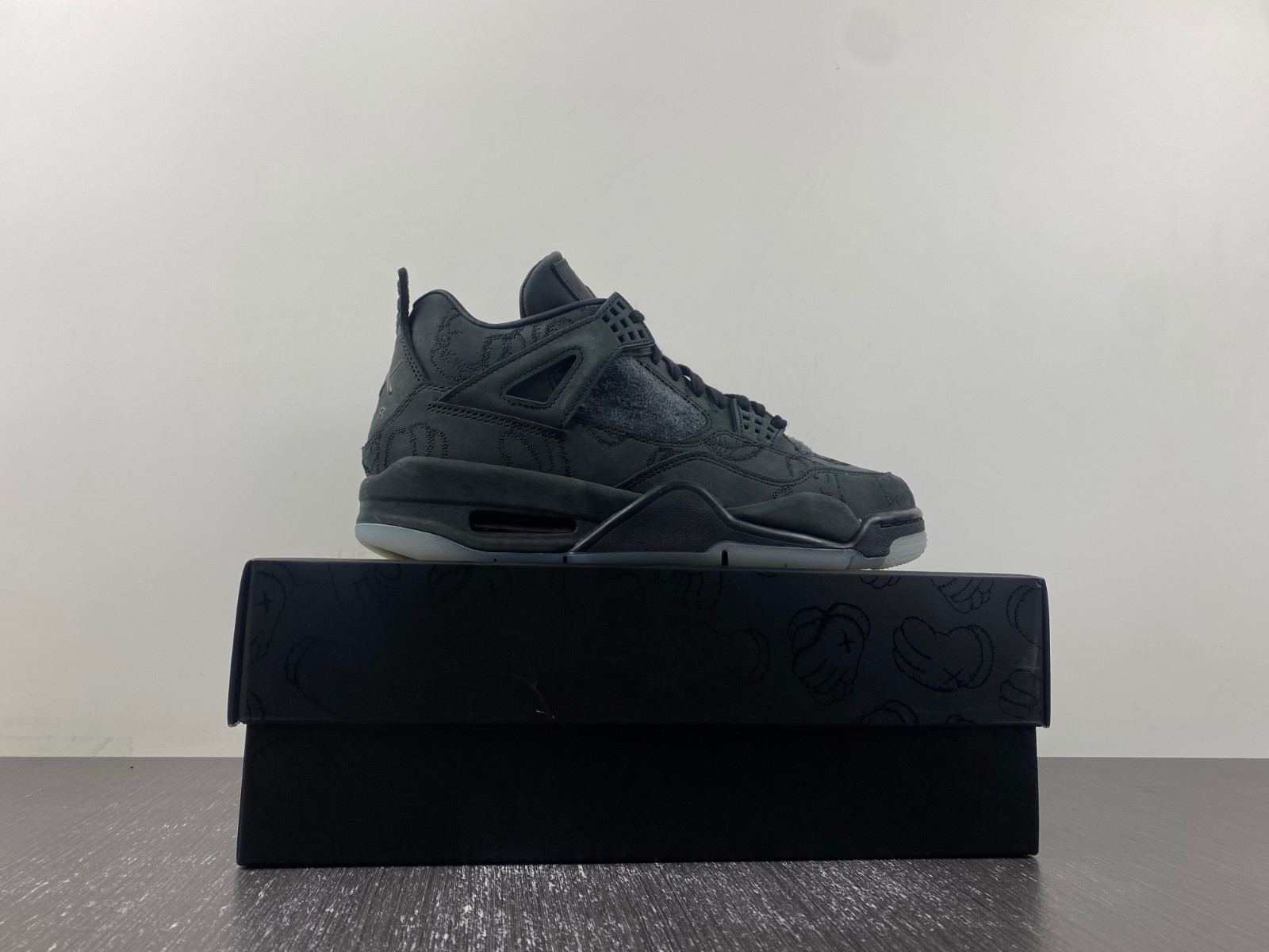 kaws x air jordan 4 retro 