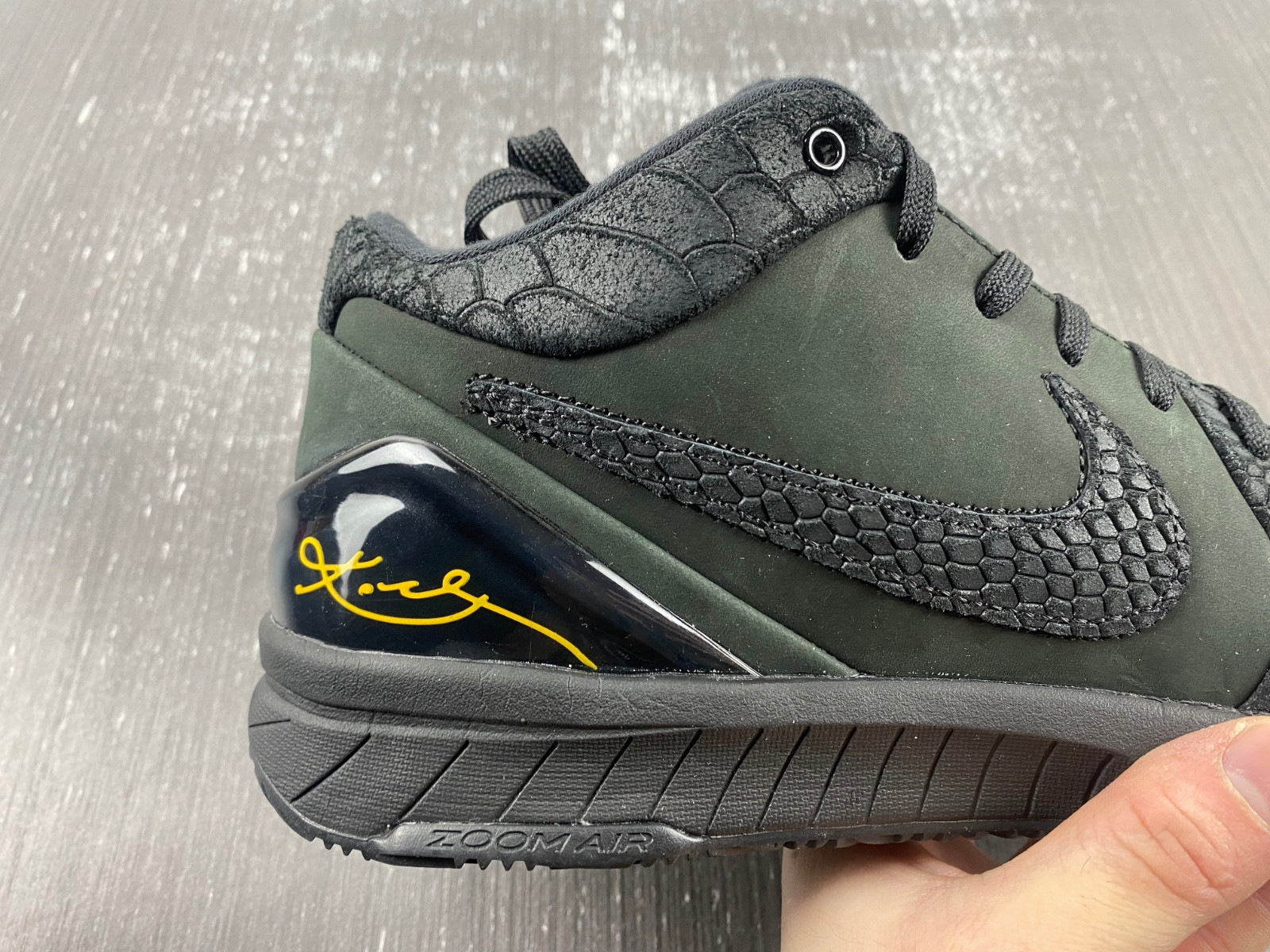 nike kobe 4 protro black university gold fq3544-001