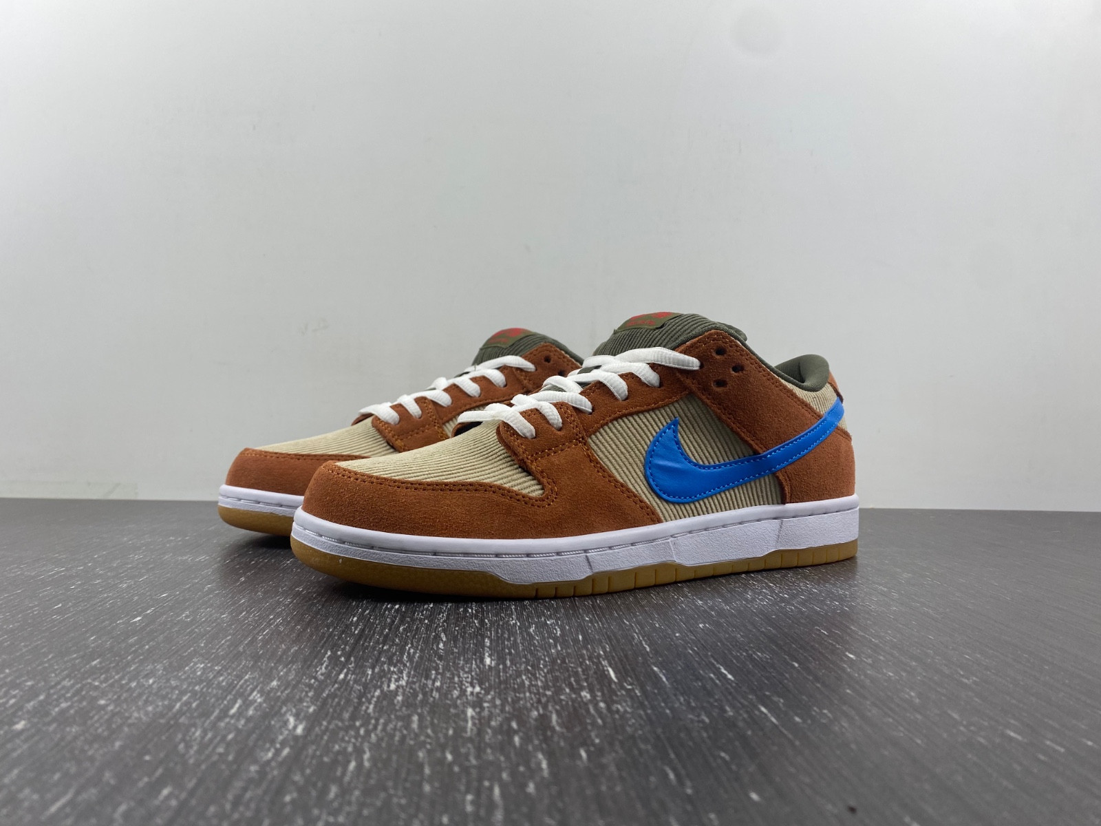 nike sb dunk low pro ''corduroy'' bq6817‑201