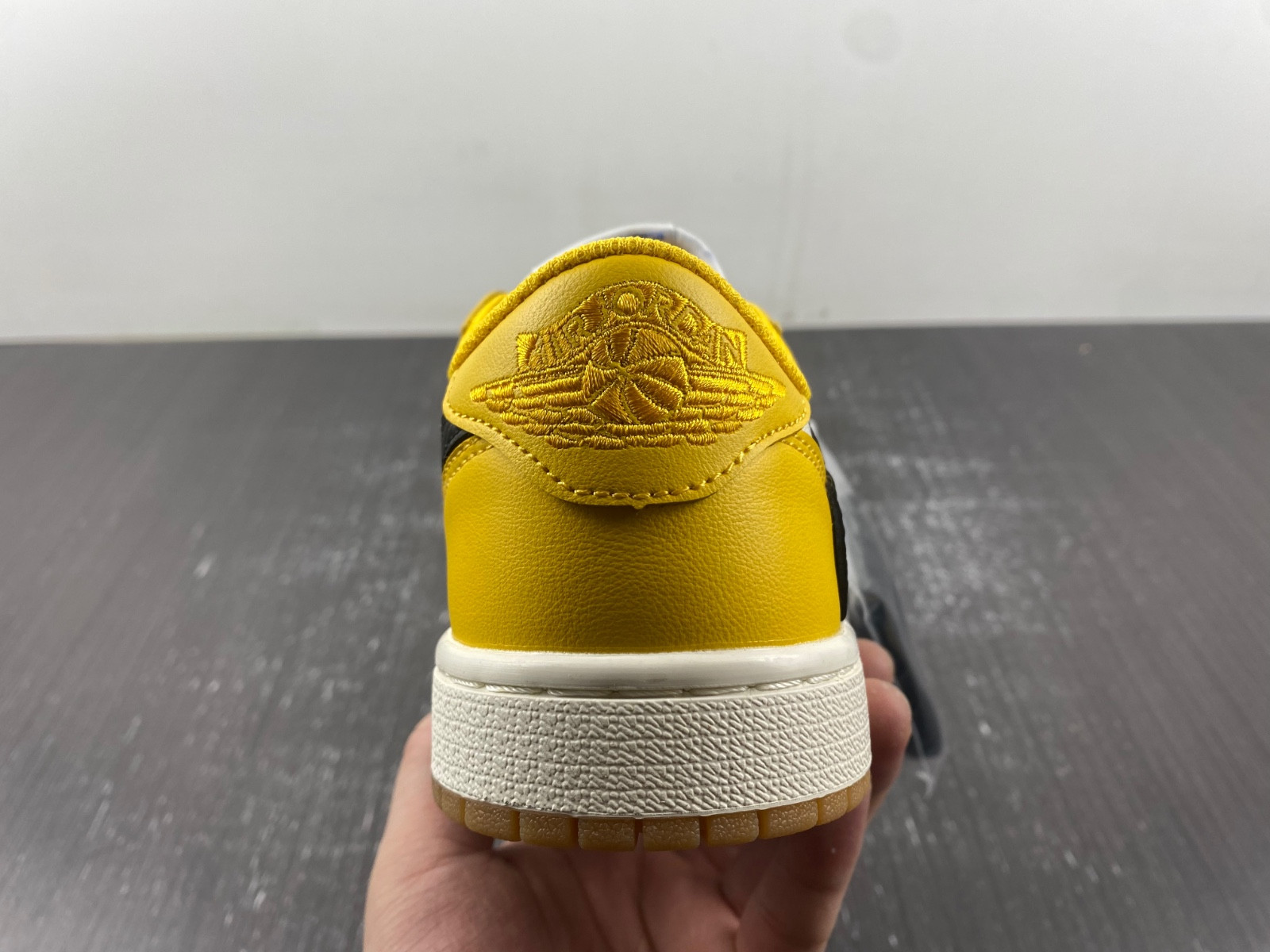 travis scott air jordan 1 low og canary dz4137-700