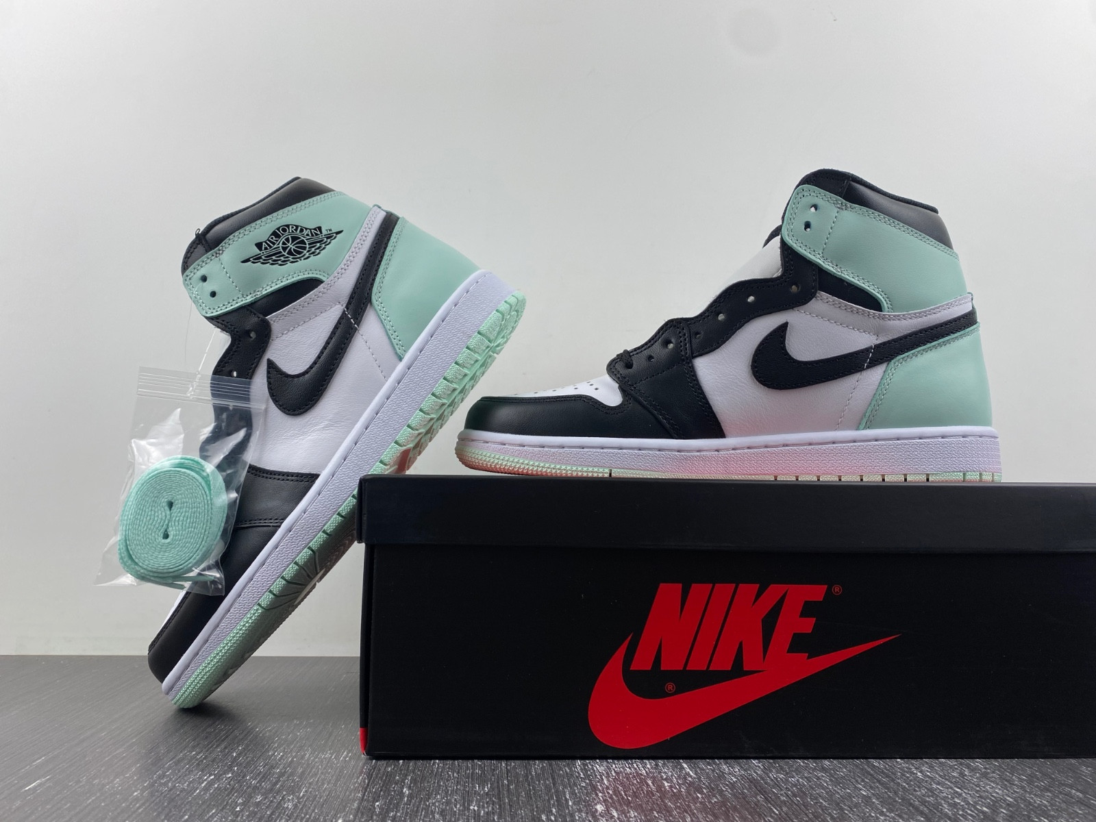 air jordan 1 retro high igloo 861428-100