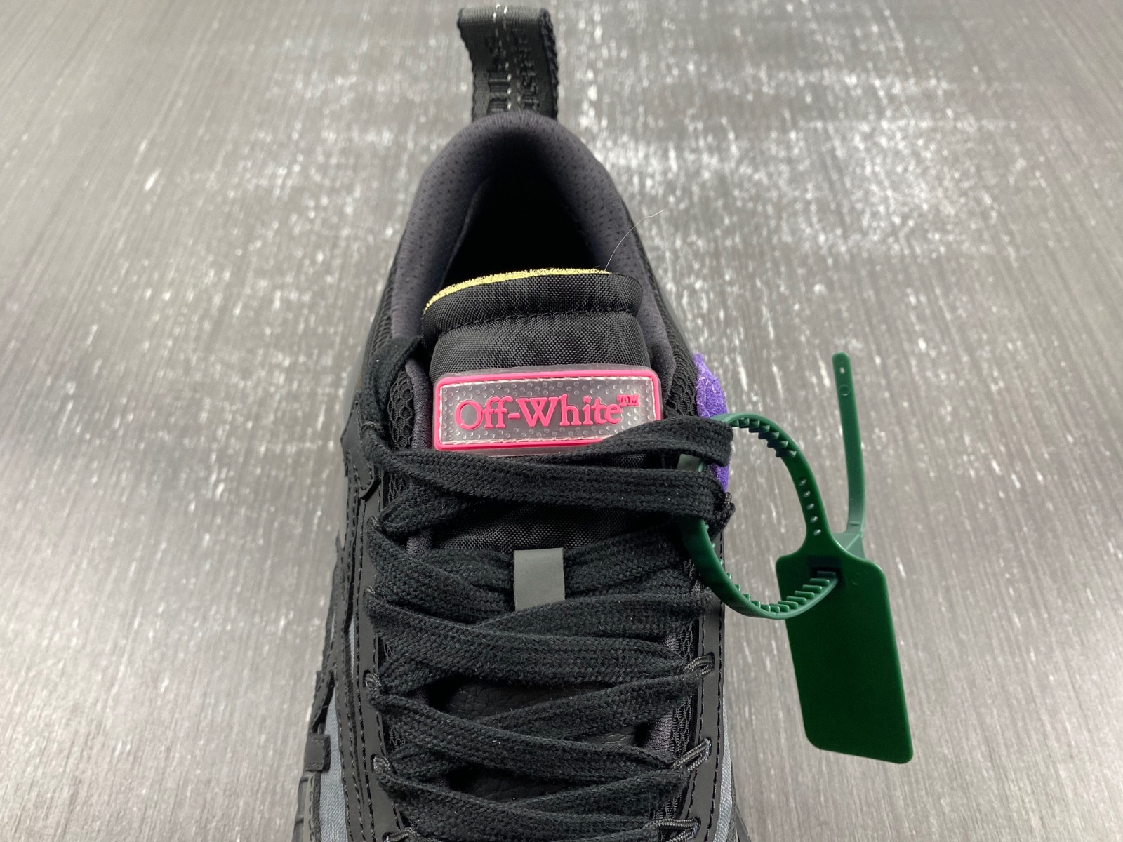 owt 19fw odsy-1000 sneakers