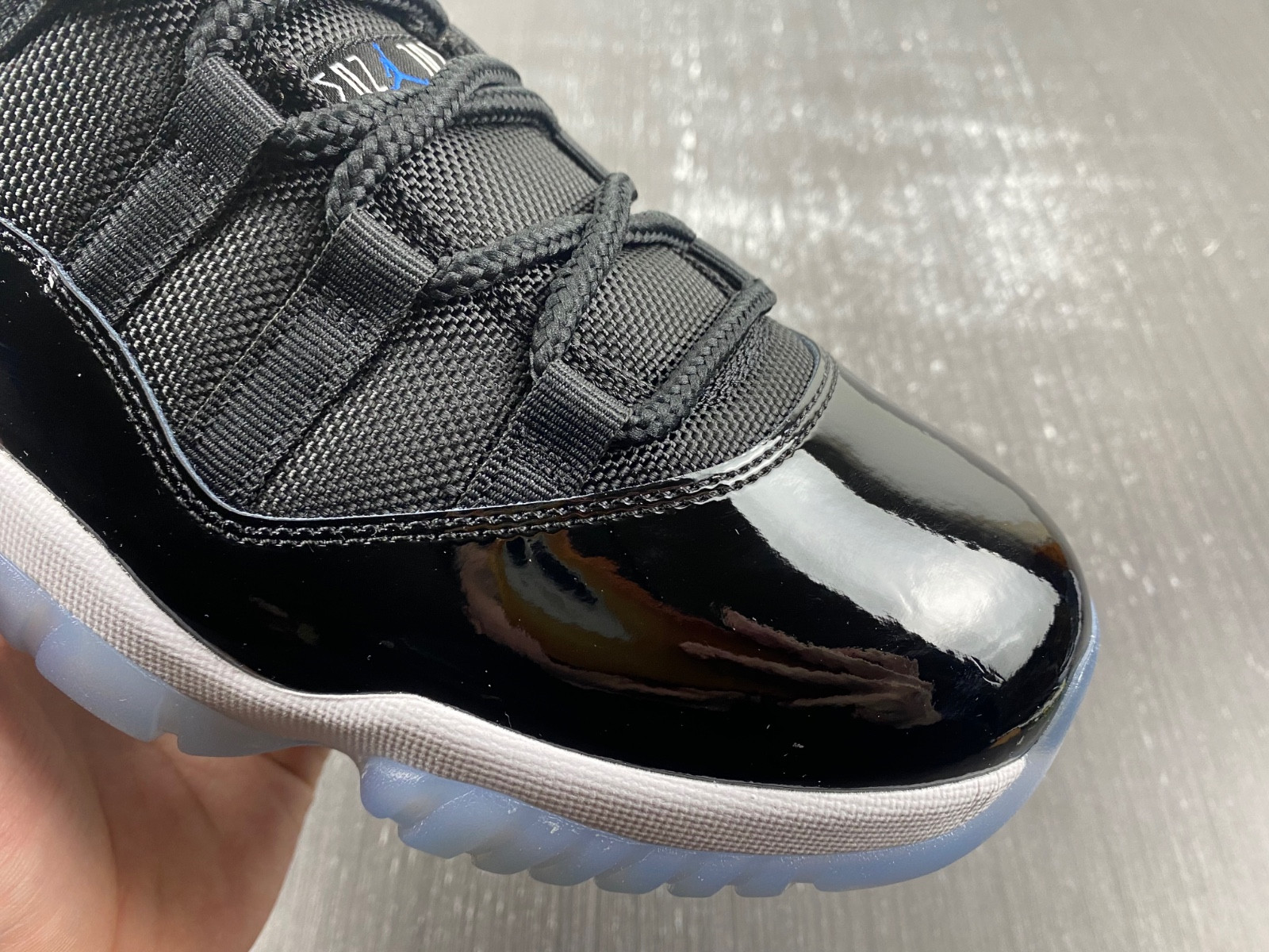 air jordan 11 “space jam fv5104-004