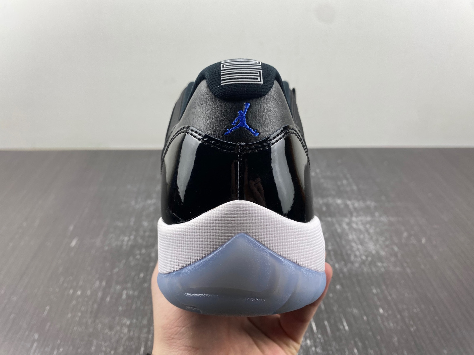 air jordan 11 “space jam fv5104-004