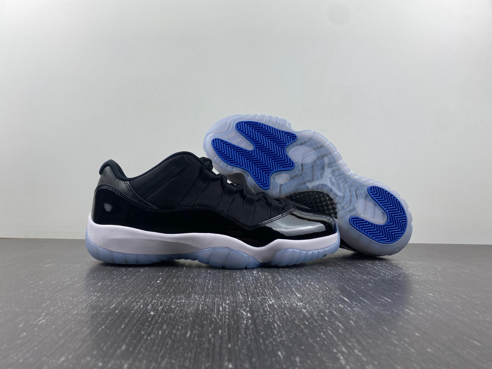 air jordan 11 “space jam fv5104-004