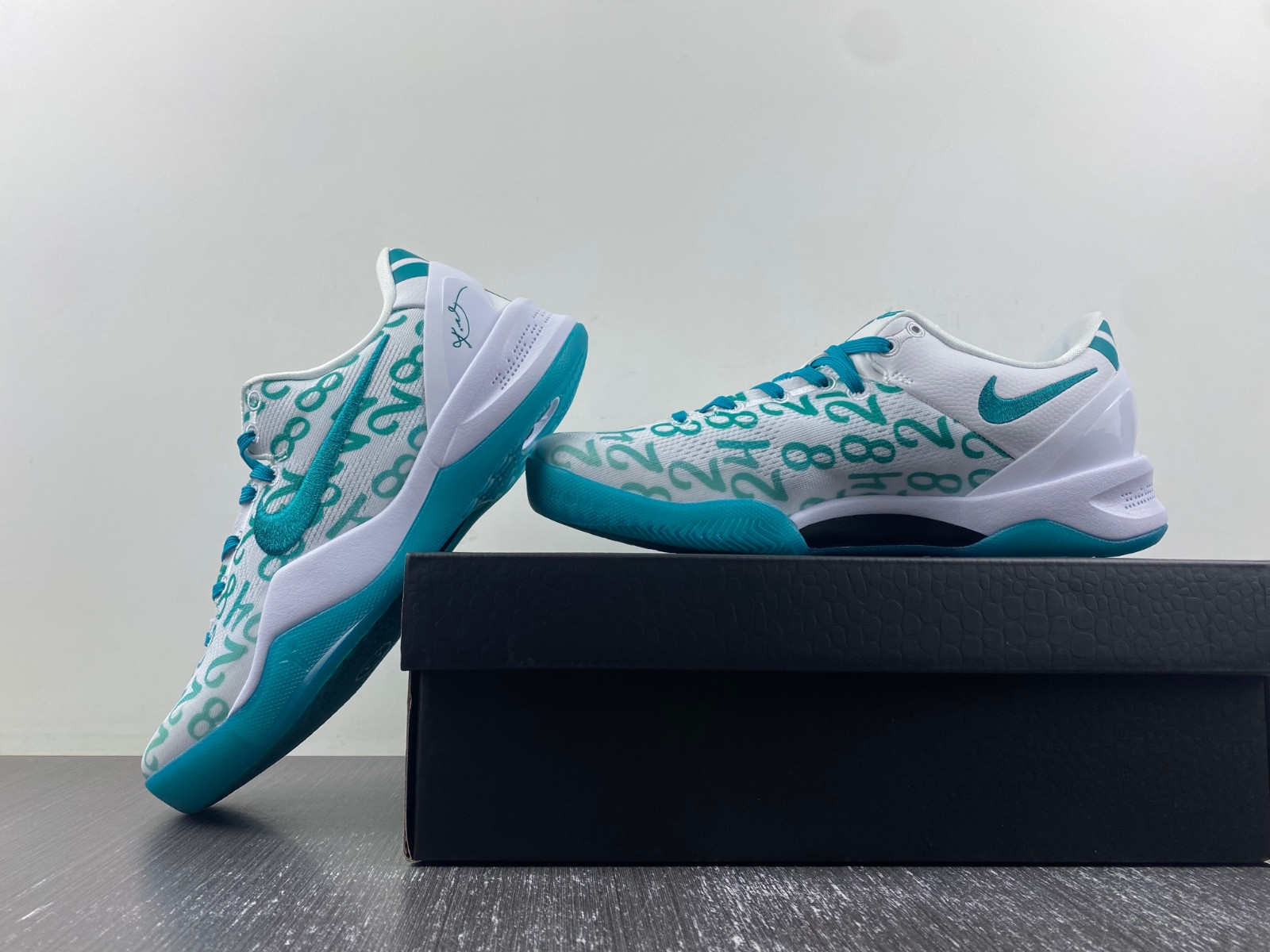 nike kobe 8 "radiant emerald fq3549-101