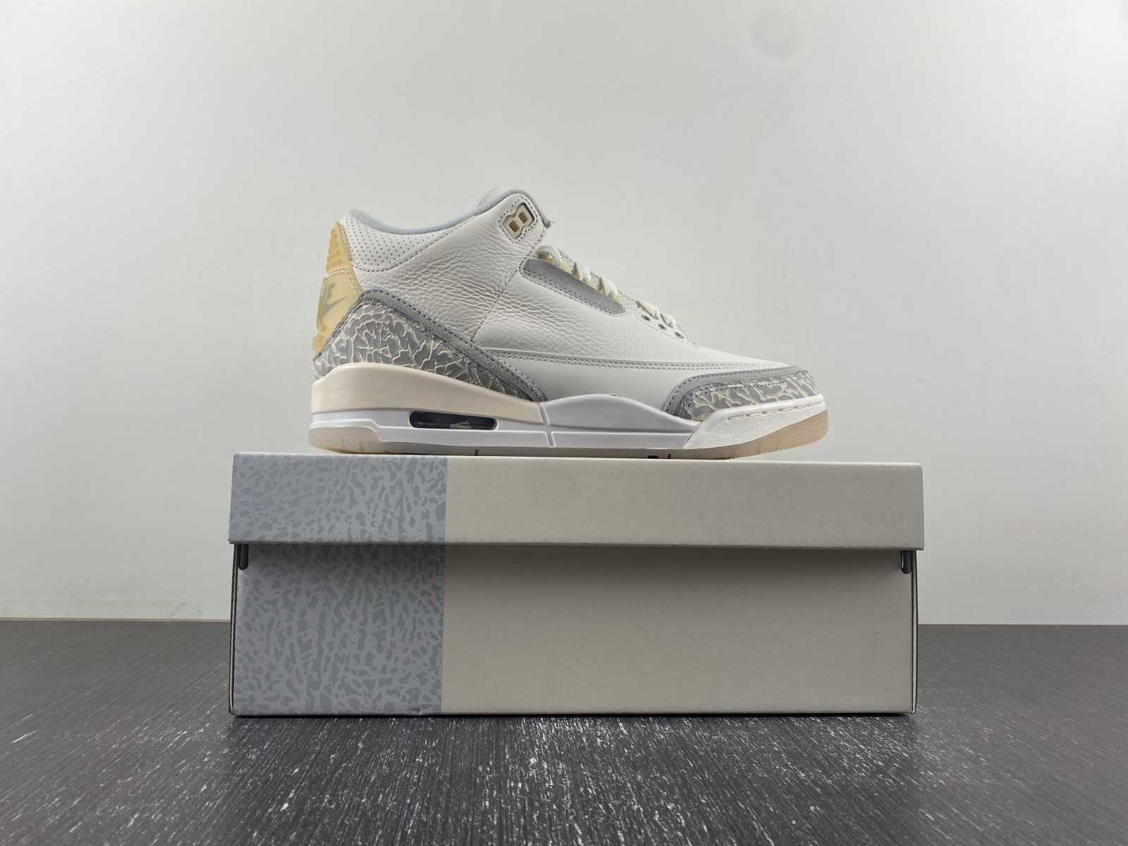 air jordan 3 craft “ivory” fj9479-100