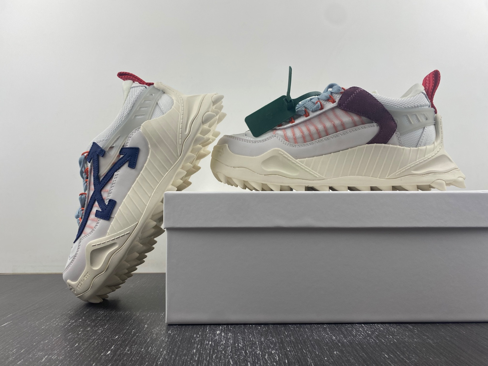 owt 19fw odsy-1000 sneakers