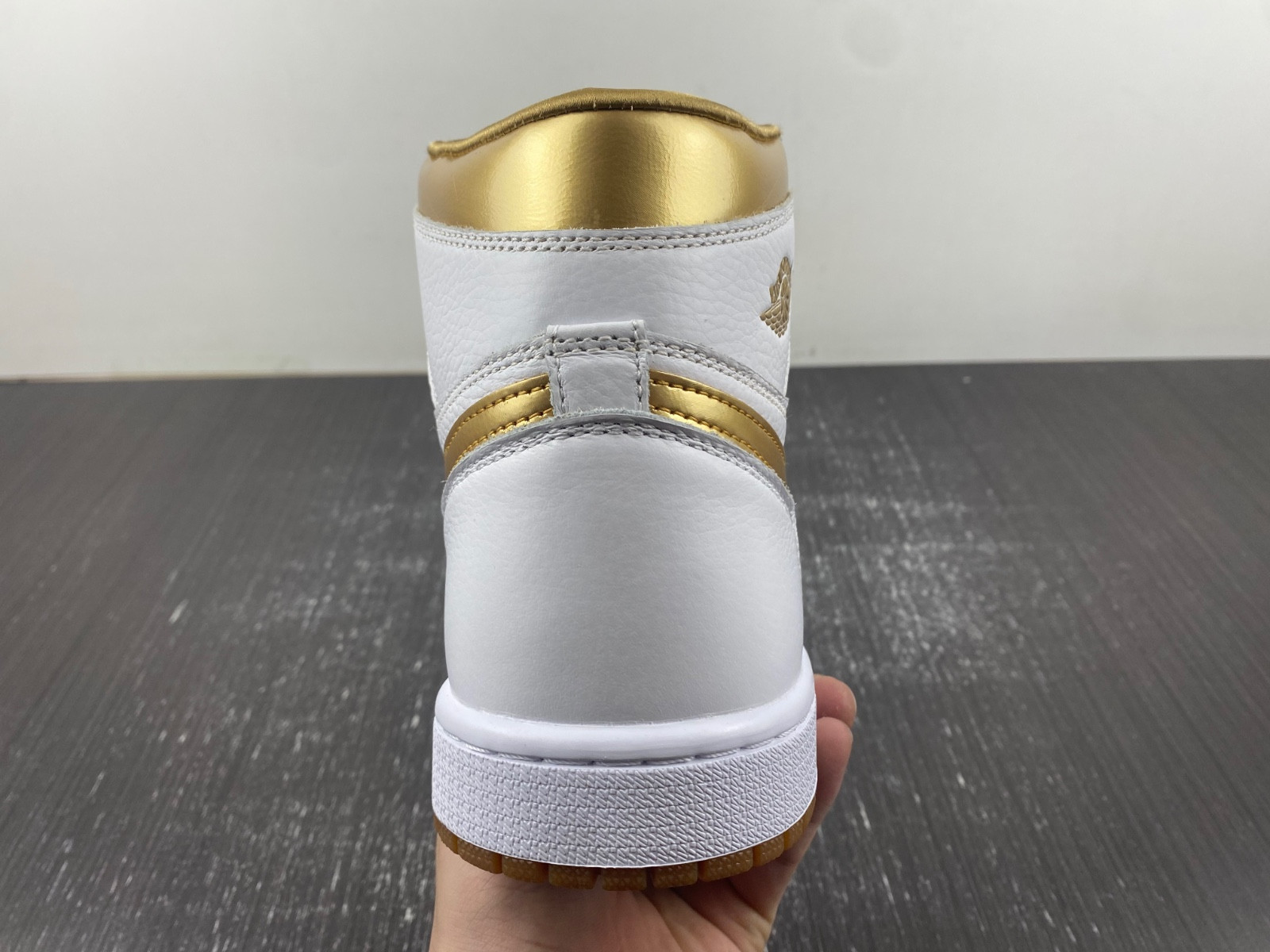 jordan 1 retro high og metallic gold (women
