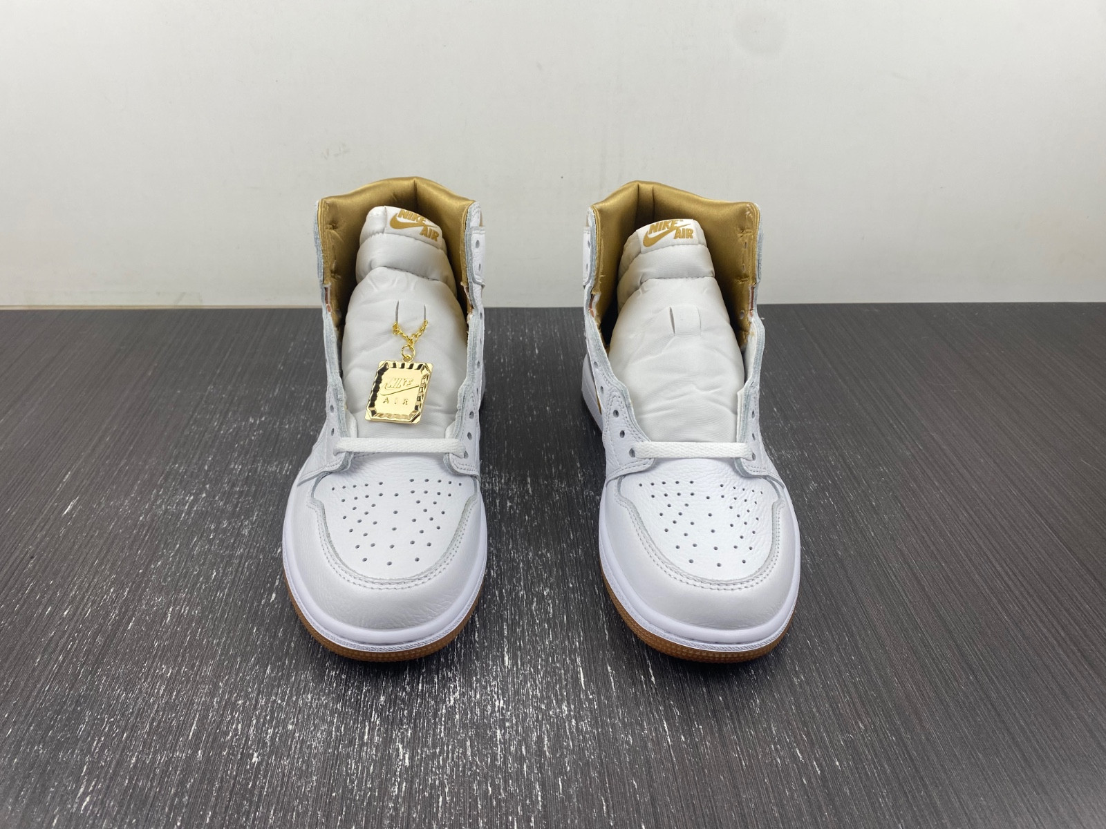 jordan 1 retro high og metallic gold (women