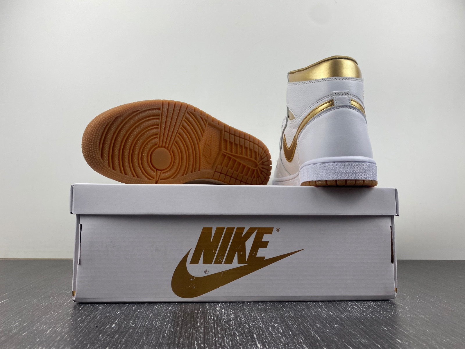 jordan 1 retro high og metallic gold (women