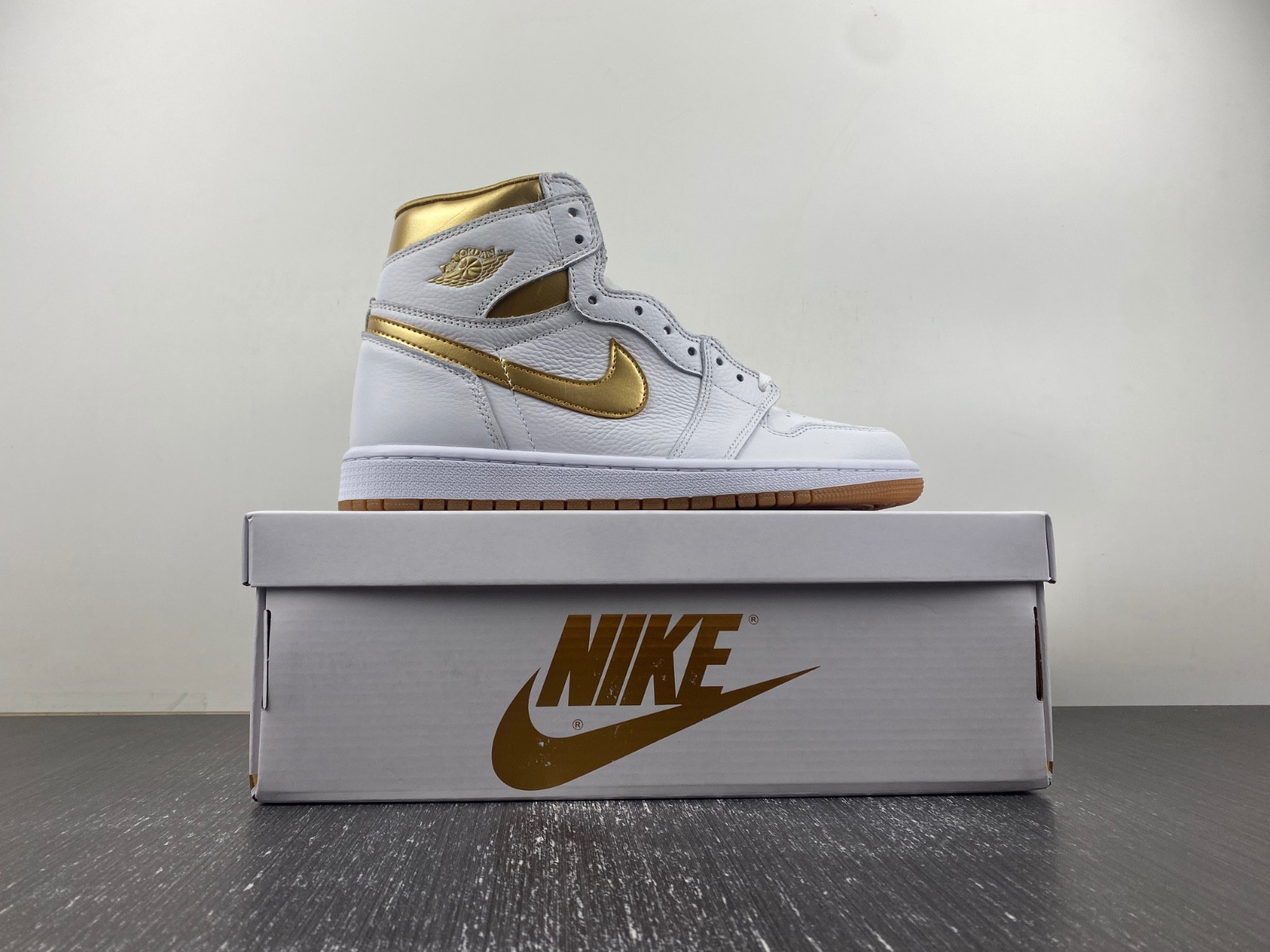 jordan 1 retro high og metallic gold (women