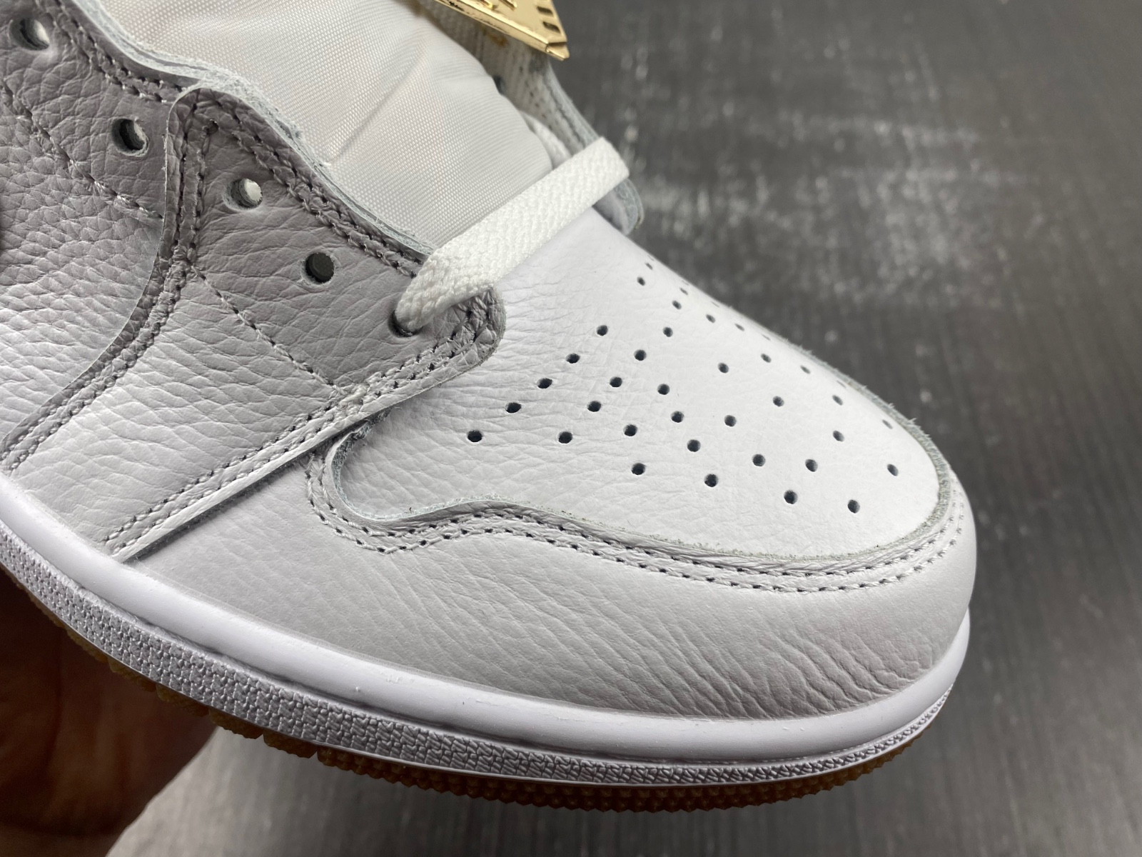 jordan 1 retro high og metallic gold (women