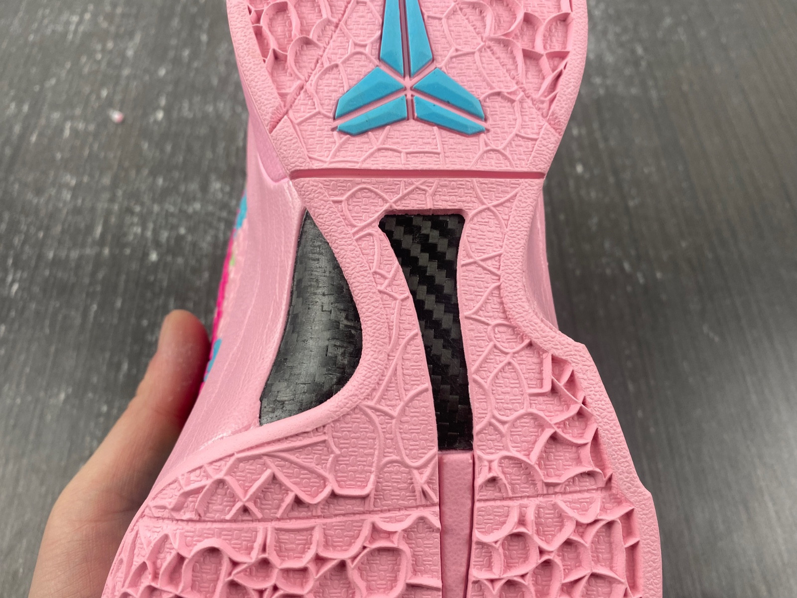 nike kobe zoom zk6 cm2190-621