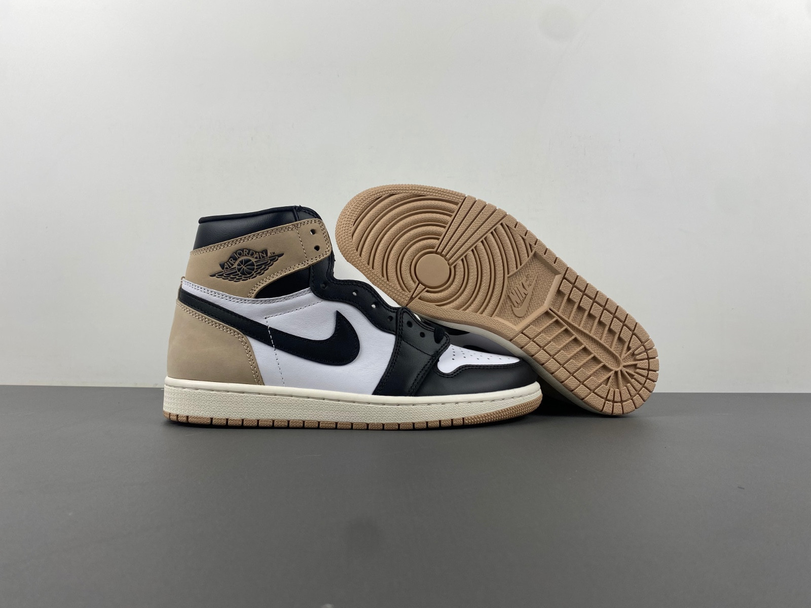 air jordan 1 high og wmns "latte" fd2596-021
