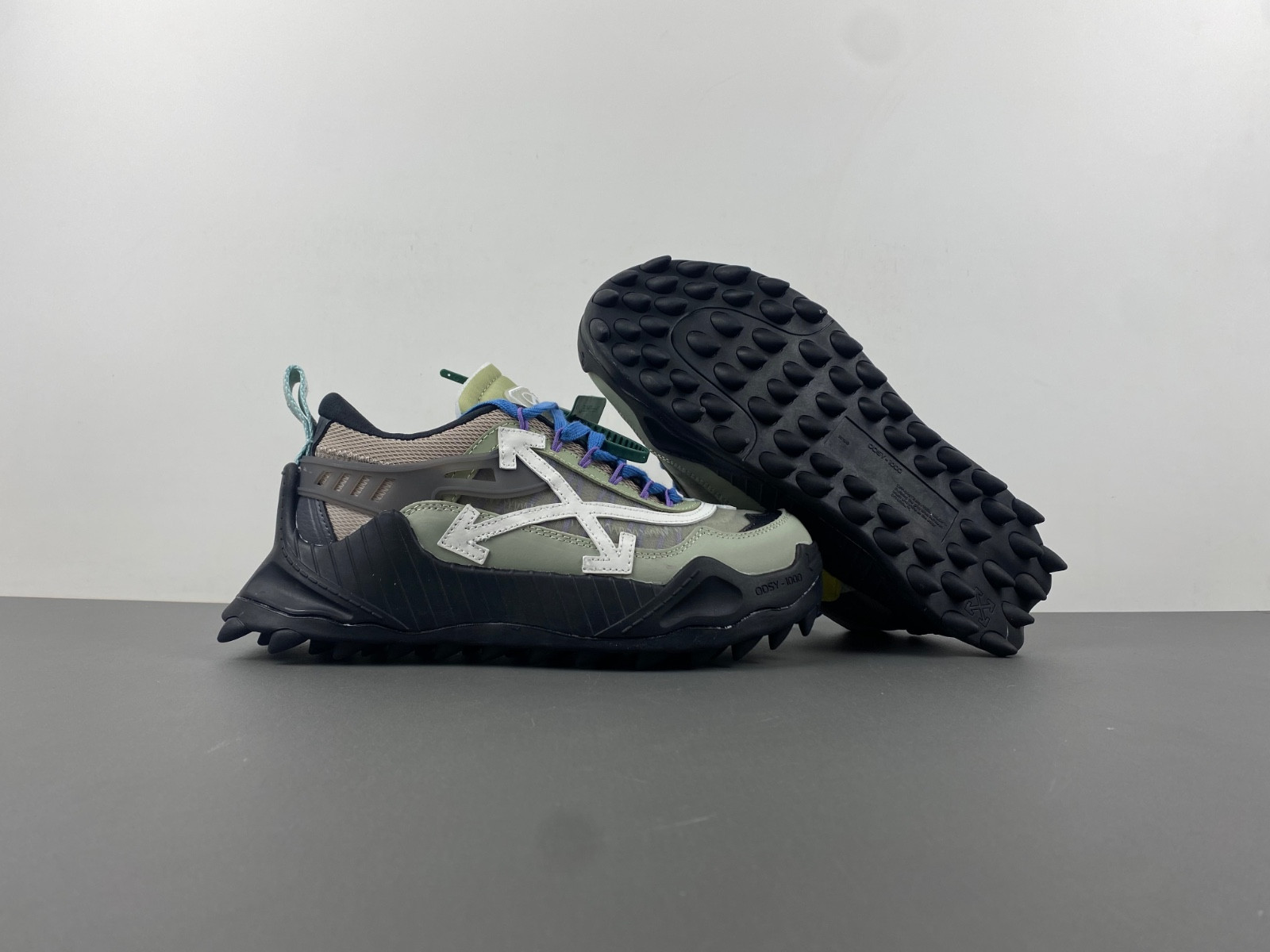 owt 19fw odsy-1000 sneakers