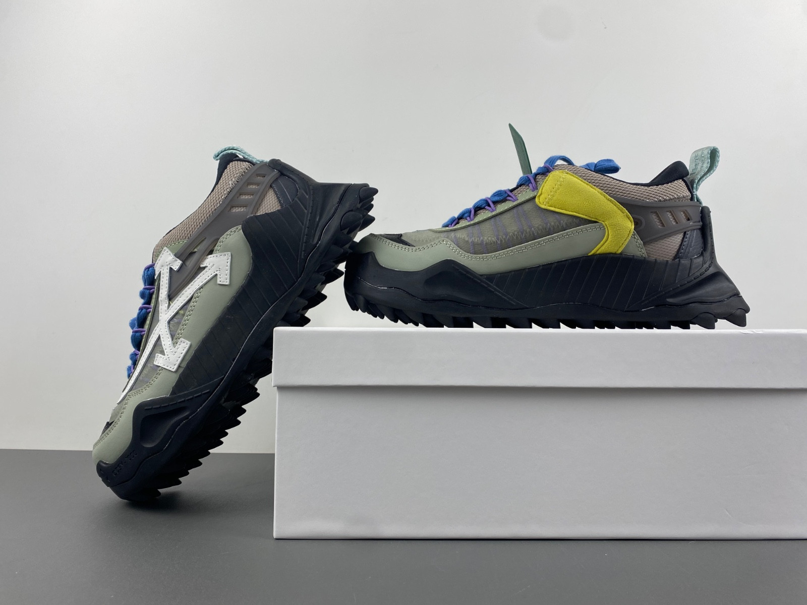 owt 19fw odsy-1000 sneakers