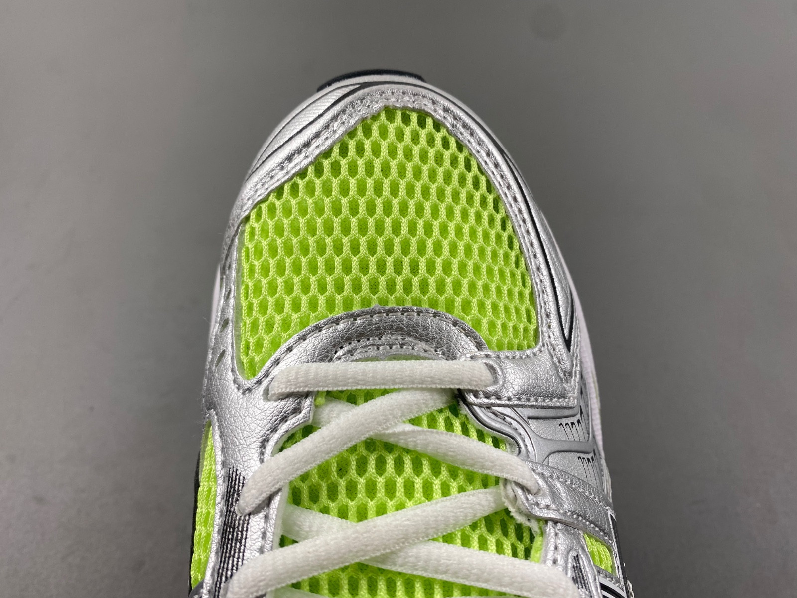 As*ic*s mesh-panelling lace-up sneakers 1202a056300