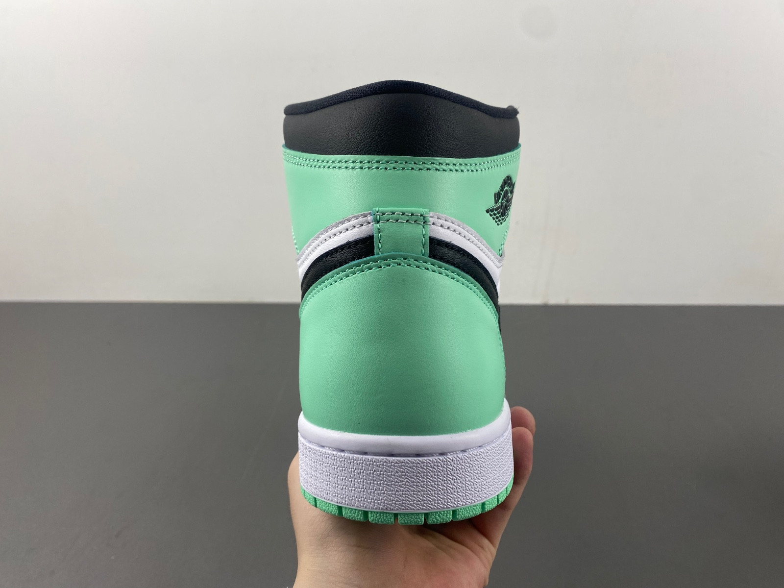 air jordan 1 retro high og green glow dz5485-130