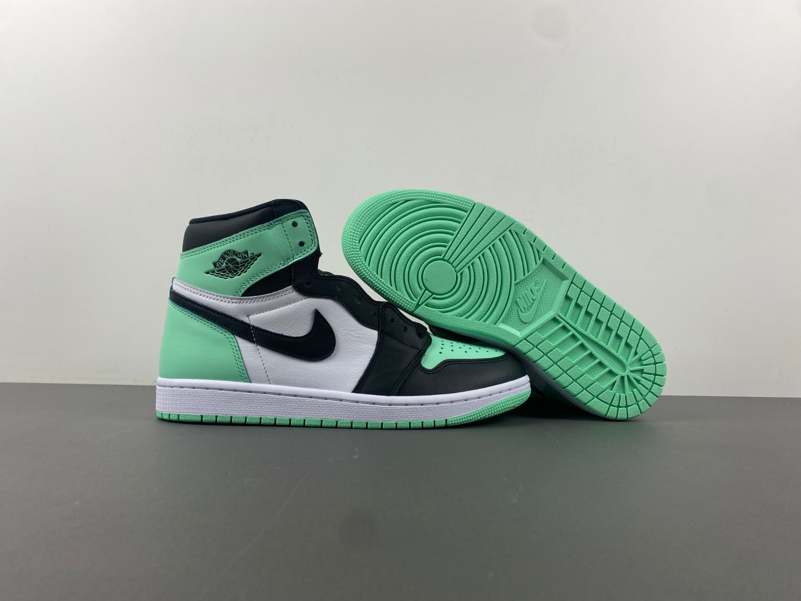 air jordan 1 retro high og green glow dz5485-130
