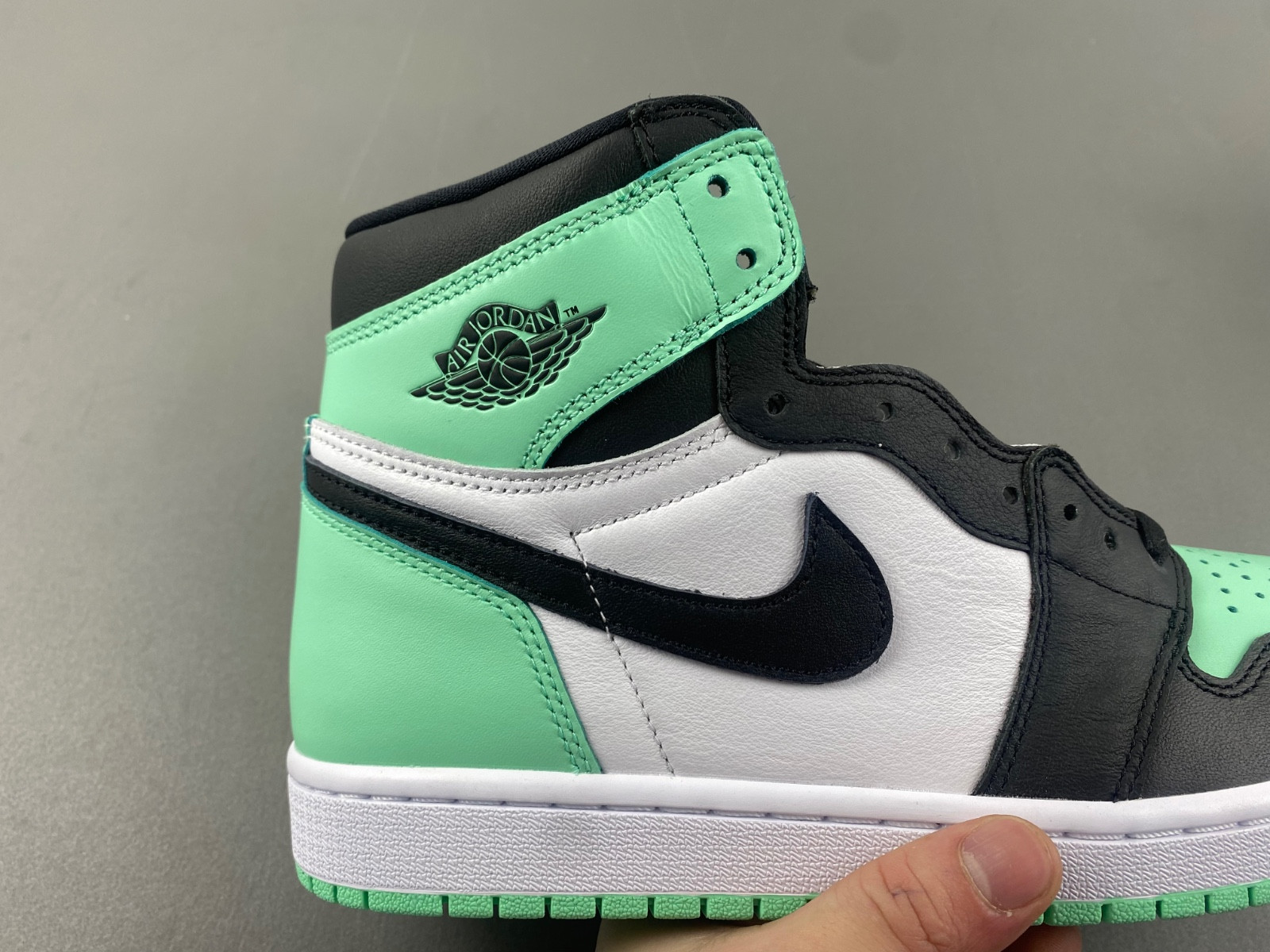 air jordan 1 retro high og green glow dz5485-130