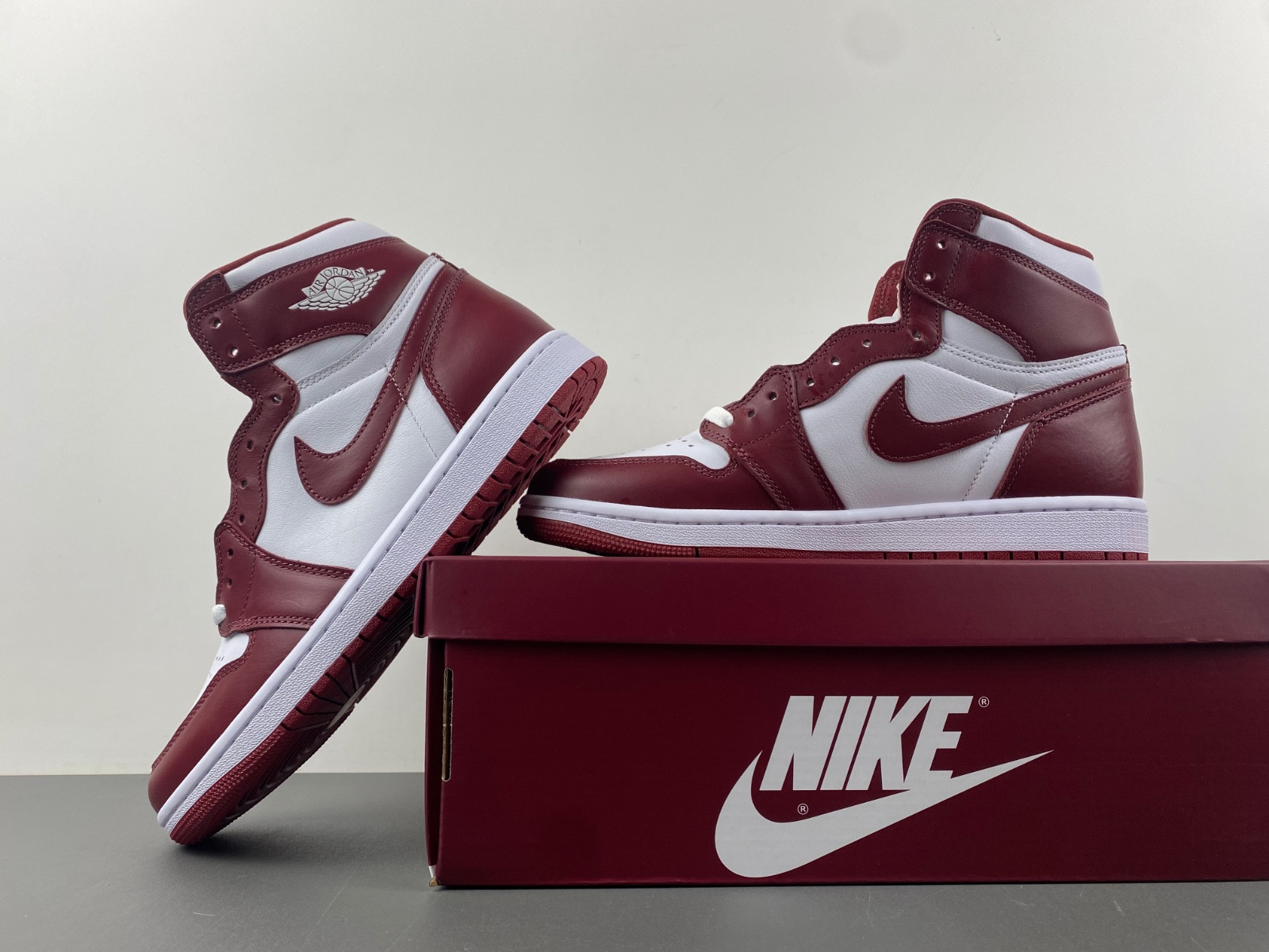air jordan 1 high og team red dz5485-160