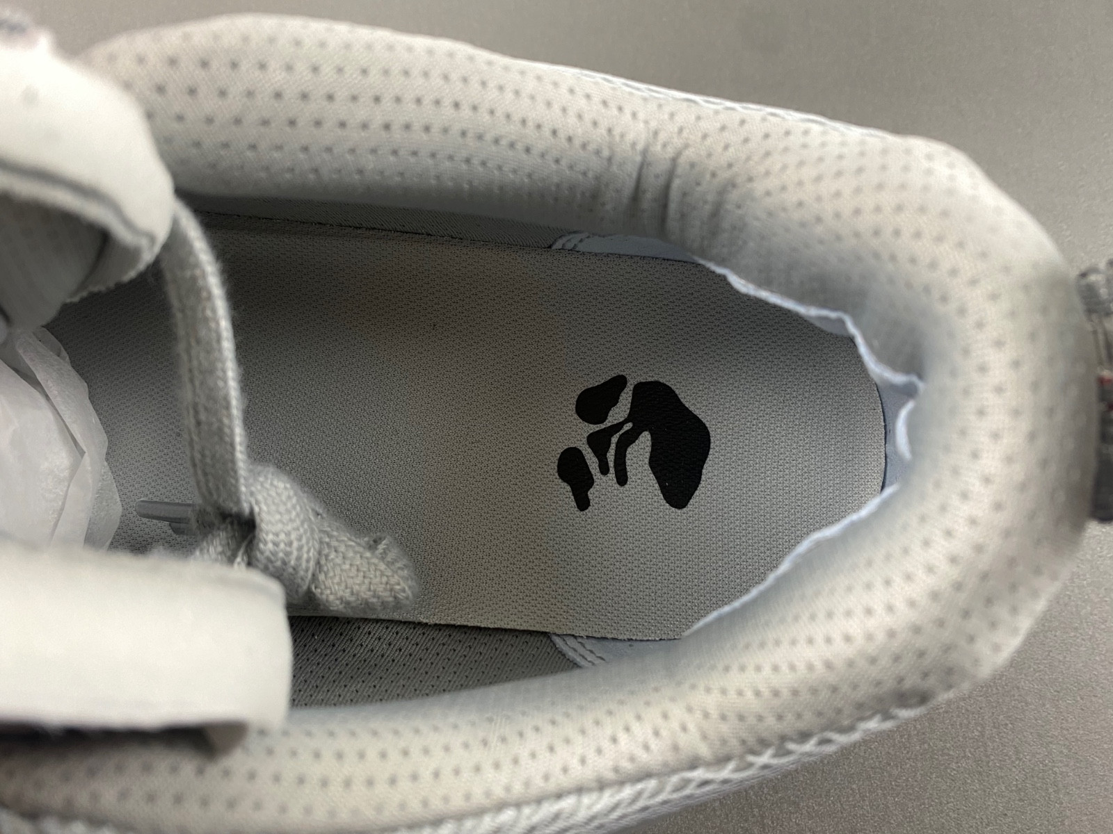 owt 19fw odsy-1000 sneakers