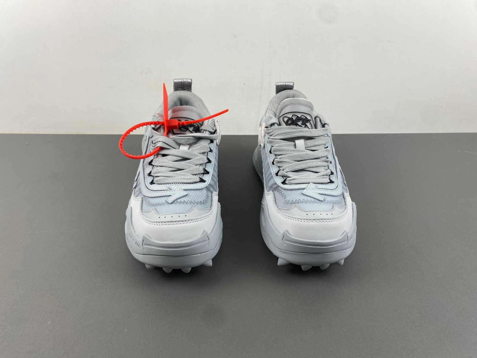 owt 19fw odsy-1000 sneakers