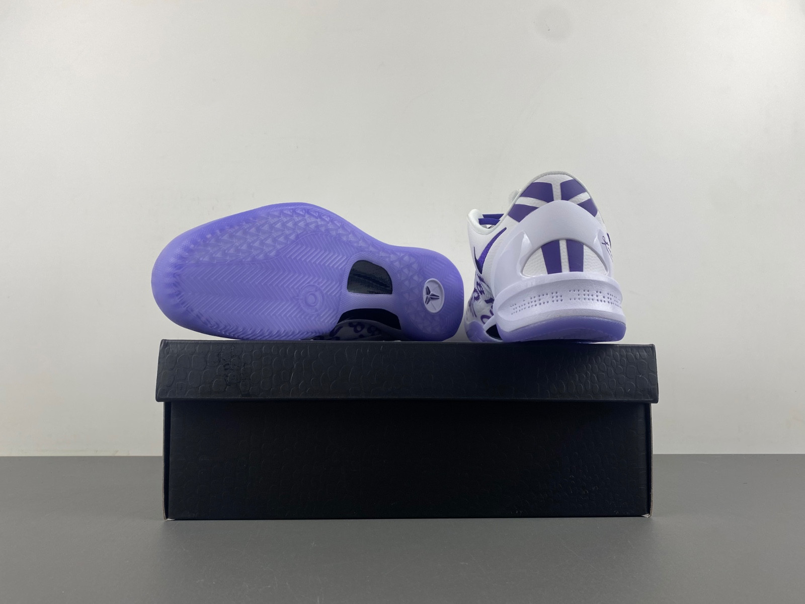nike kobe 8 protro "white/court purple" fq3549-100