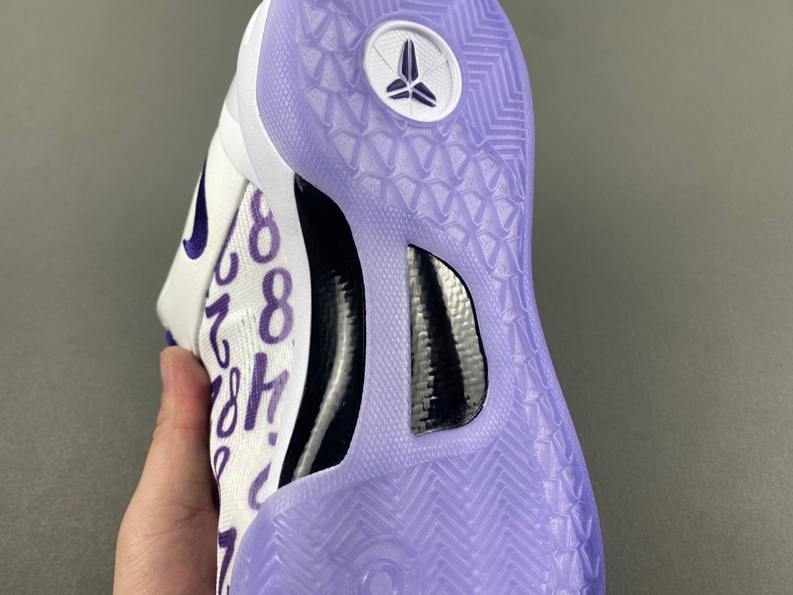 nike kobe 8 protro "white/court purple" fq3549-100