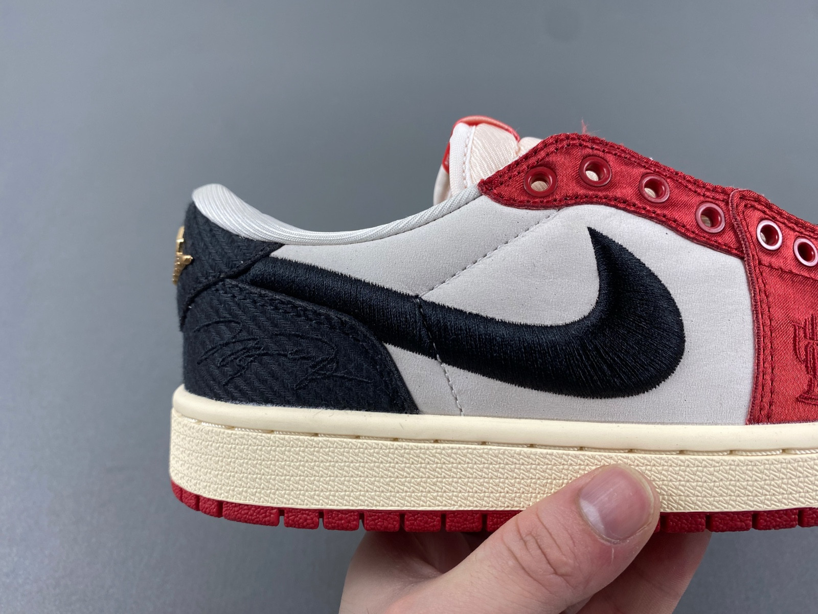 trophy room air jordan 1 low og fn0432-100