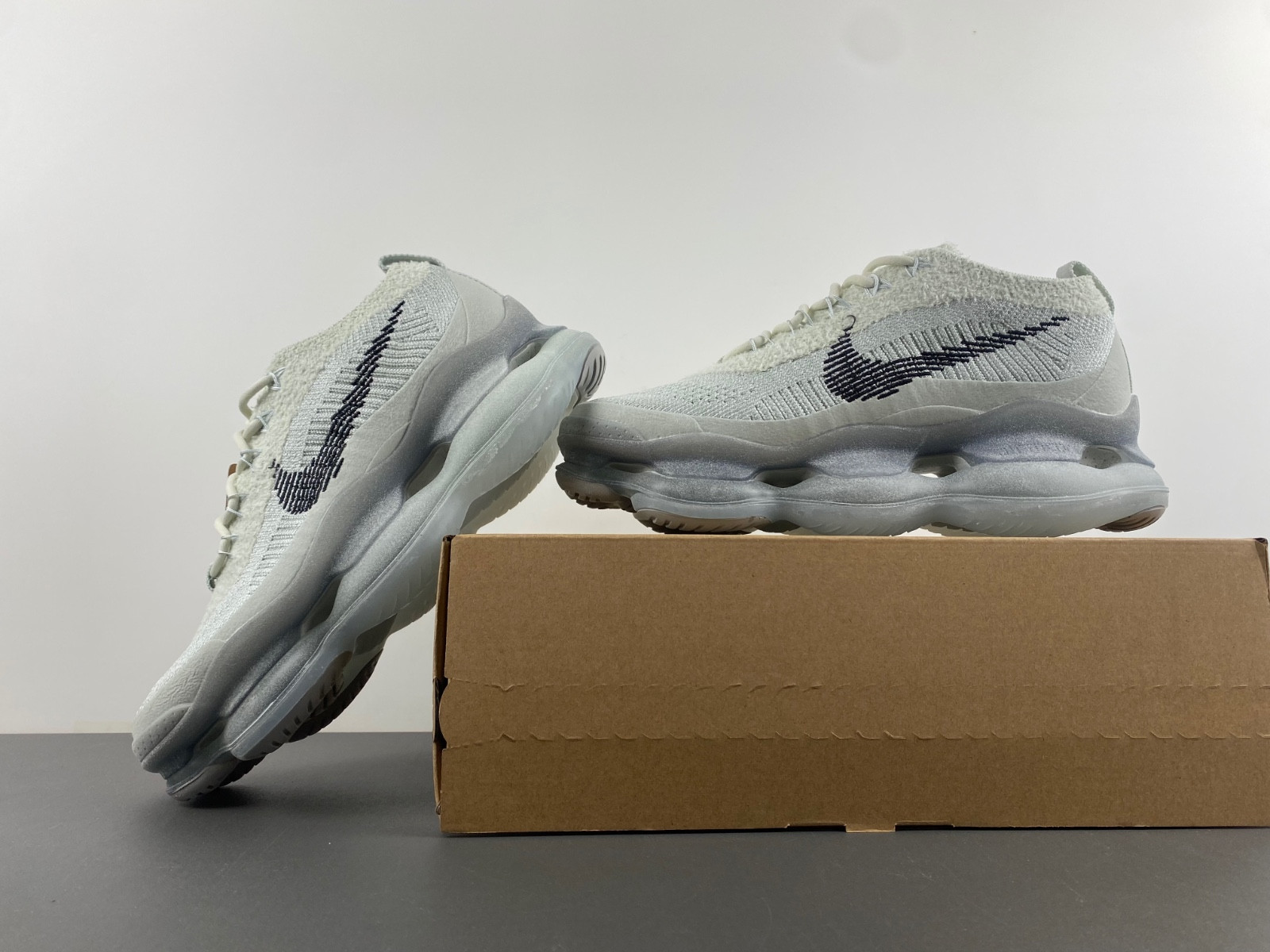 nike air max scorpion flyknit se "light silver" fq2694-001