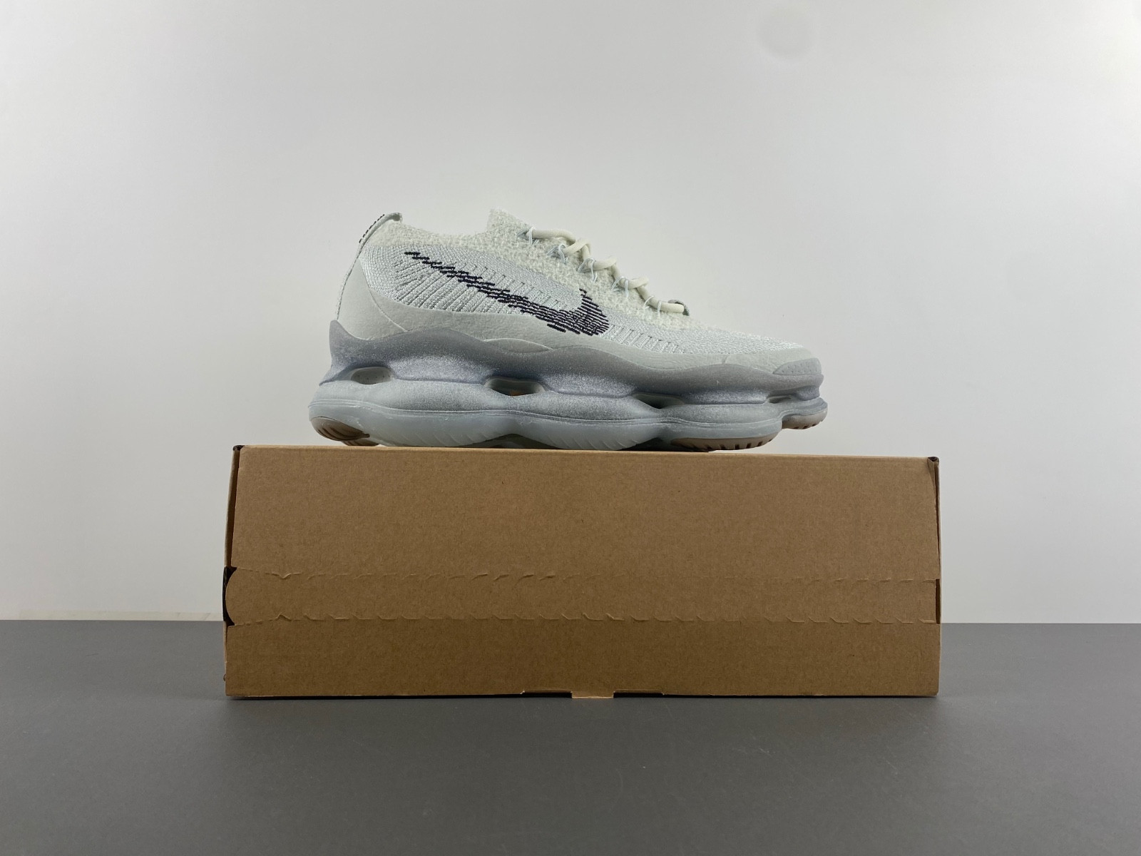 nike air max scorpion flyknit se "light silver" fq2694-001