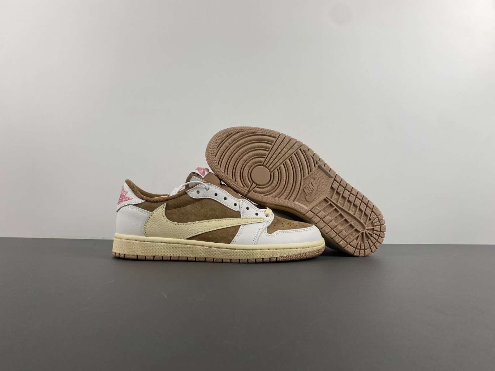 travis scott air jordan 1 low og sail shy pink dm7866-106