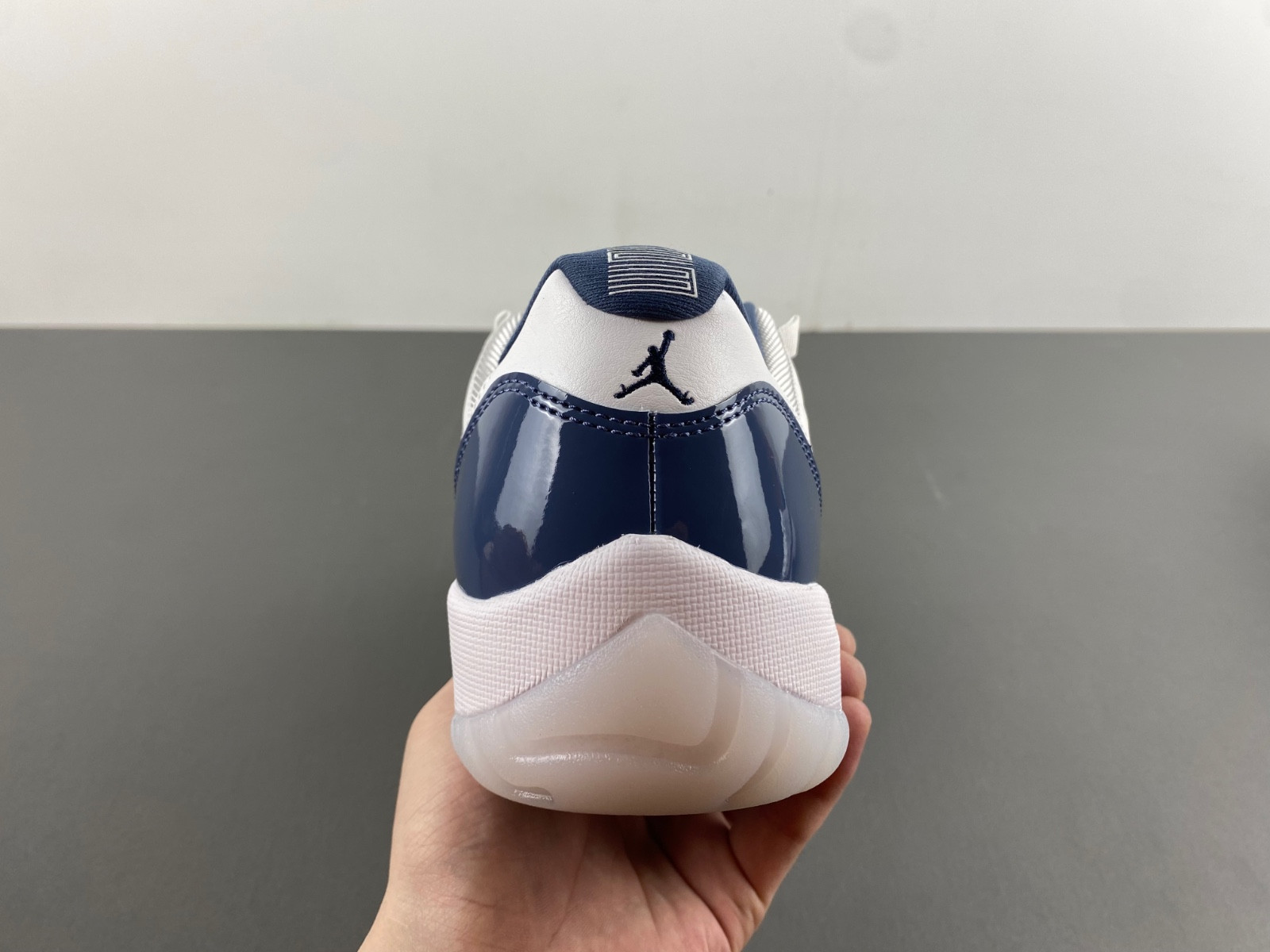 air jordan 11 low retro white midnight navy fv5104-104