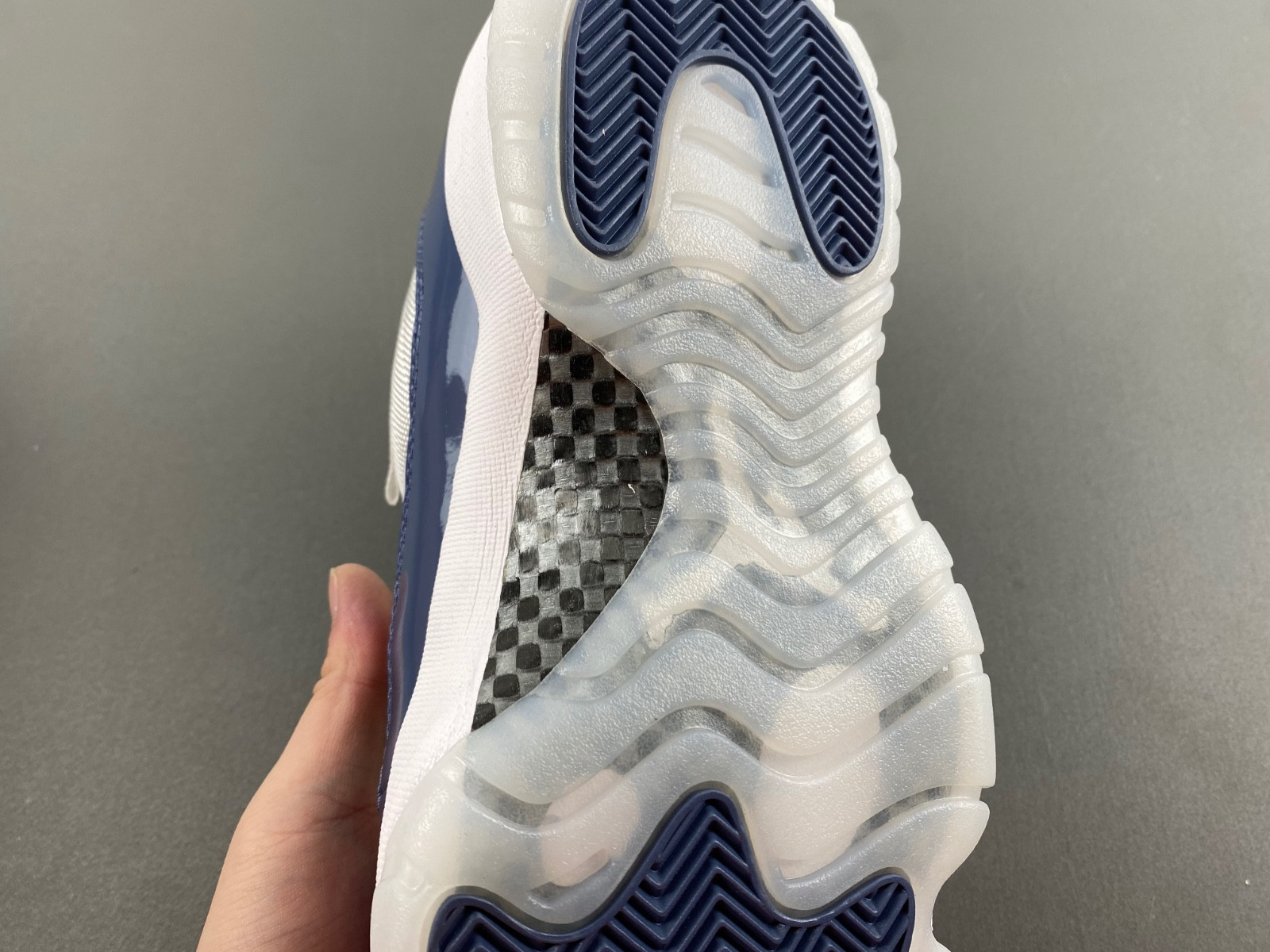 air jordan 11 low retro white midnight navy fv5104-104