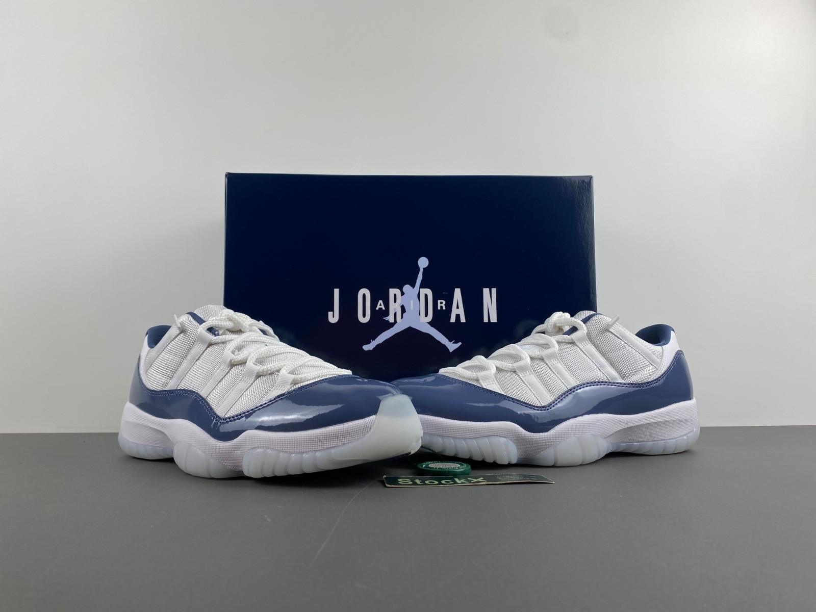 air jordan 11 low retro white midnight navy fv5104-104