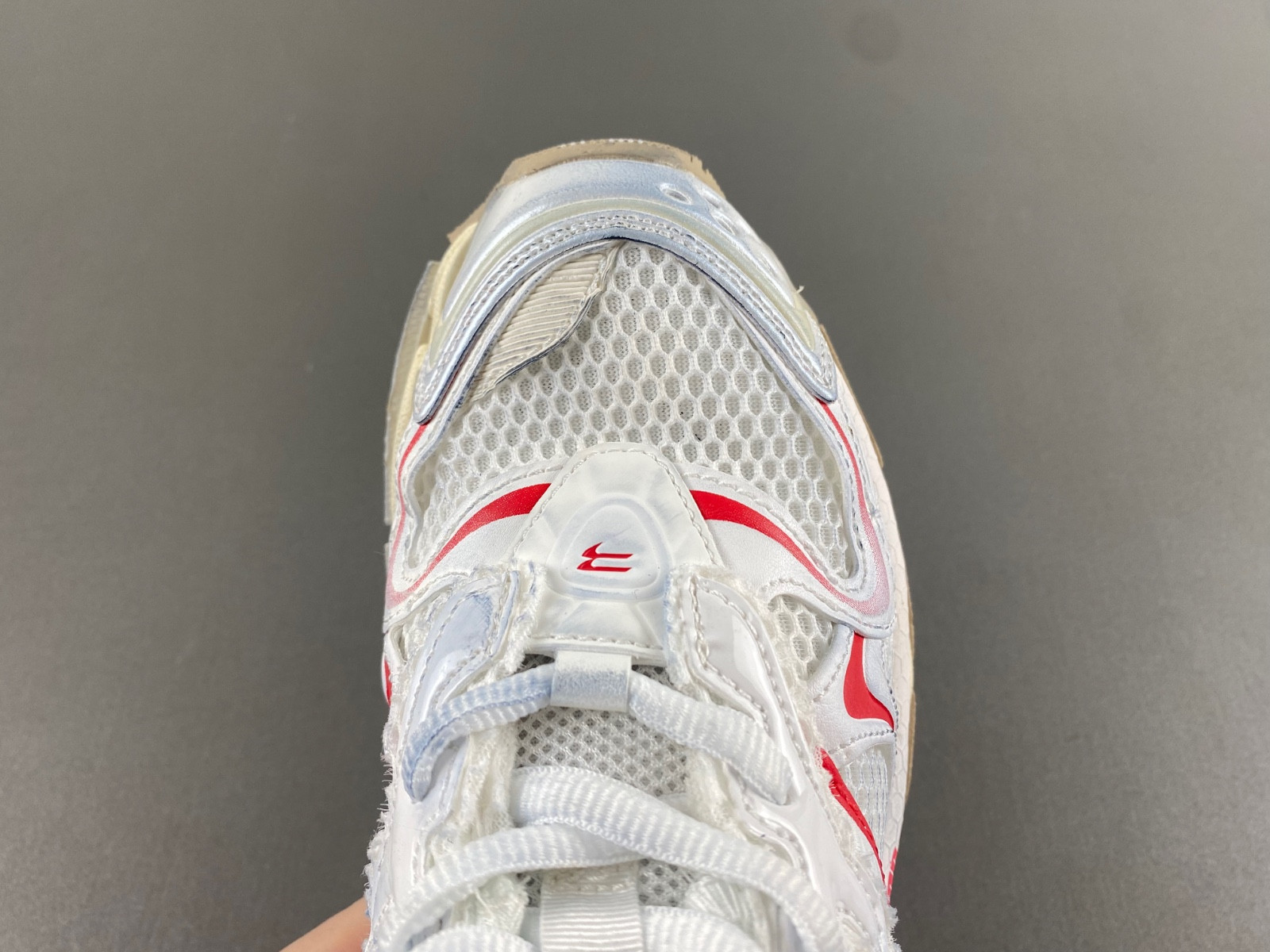 Ba*len*cia*ga runner 2 sneaker in white/beige/red