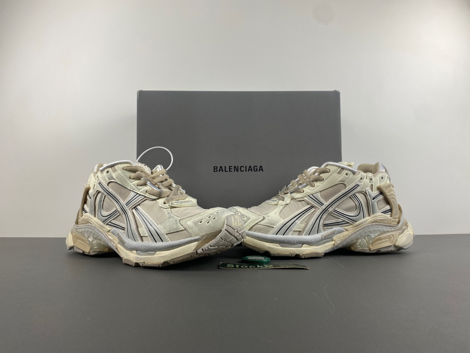 Ba*len*cia*ga runner sneaker in beige/white/black