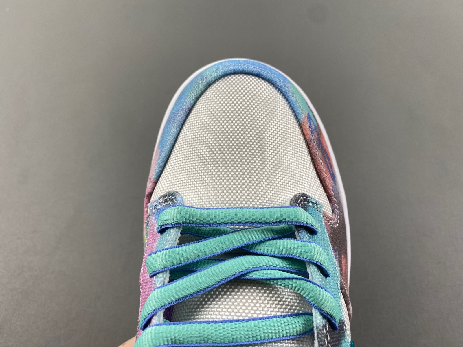 futura laboratories x nike sb dunk low hf6061-400