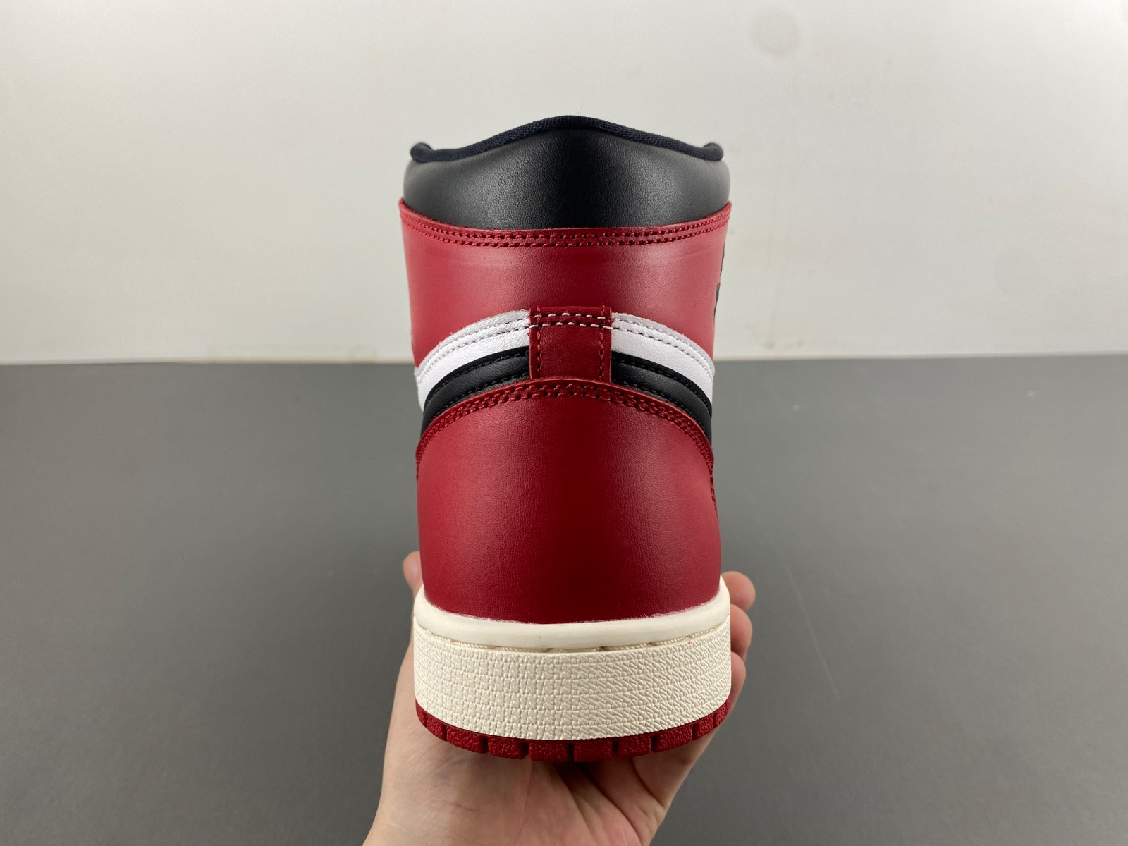 air jordan 1 high og black toe reimagined dz5485-106