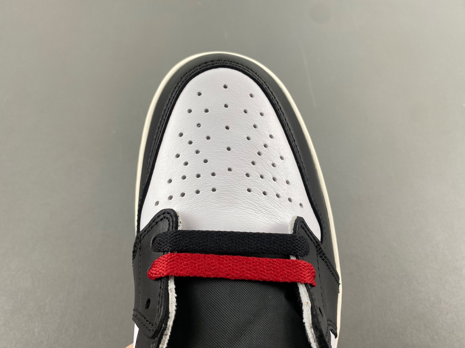 air jordan 1 high og black toe reimagined dz5485-106