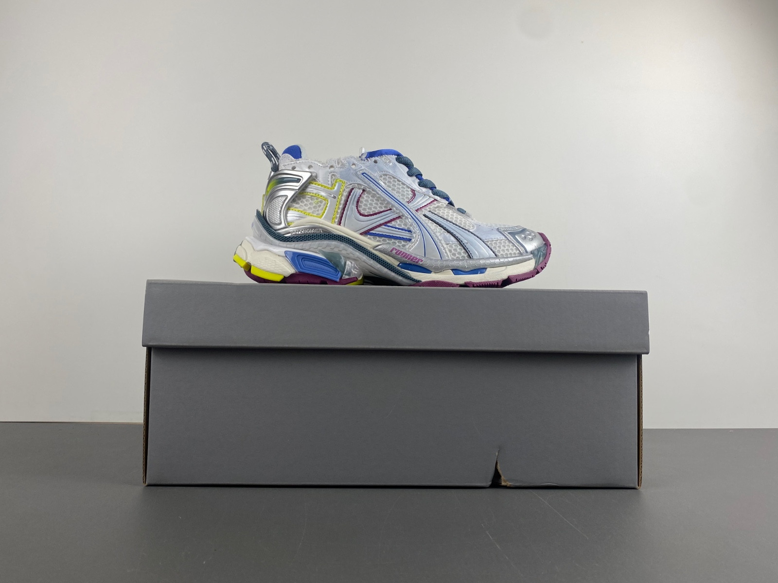 Ba*len*cia*ga runner sneaker in white